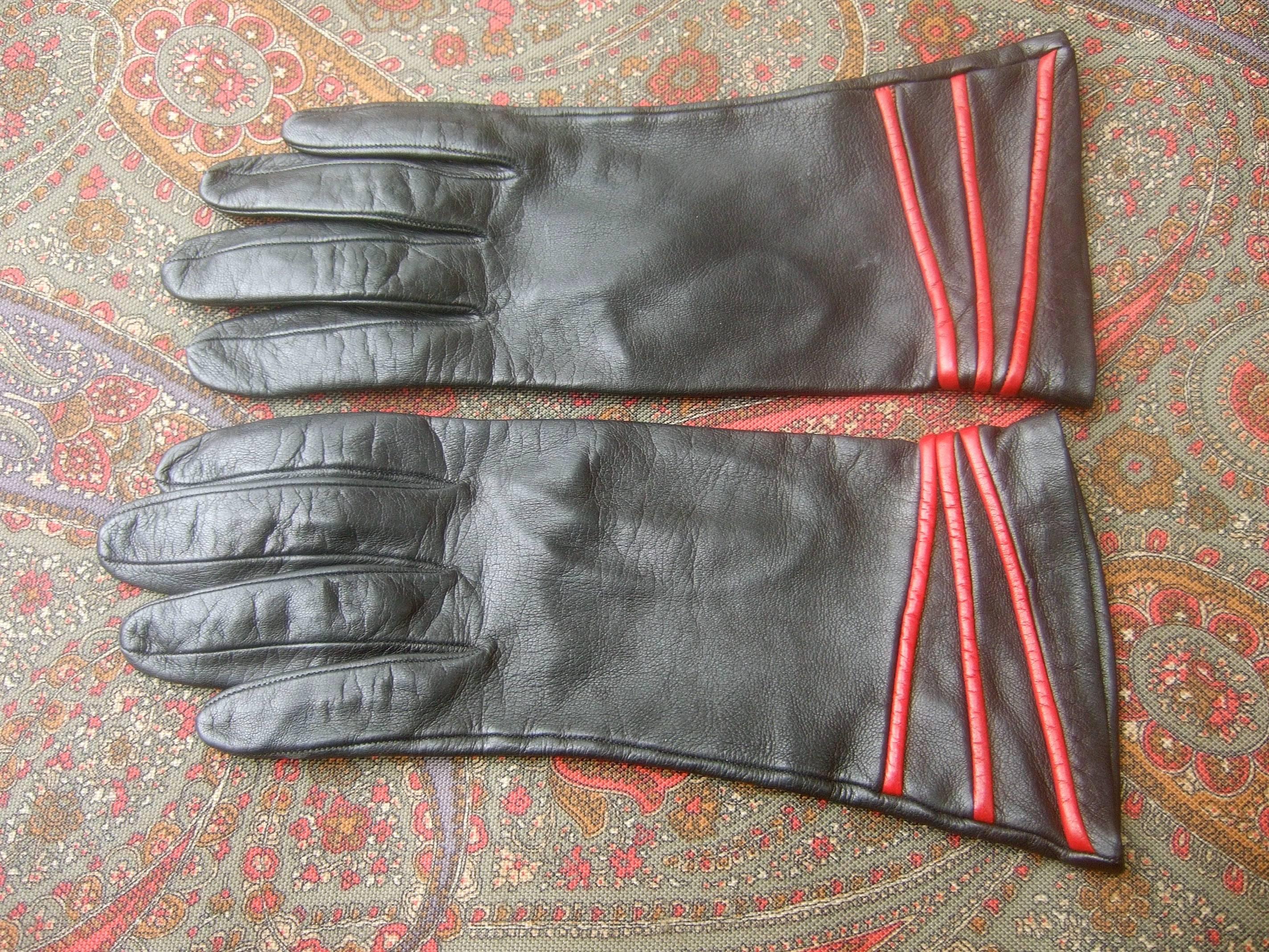 Yves Saint Laurent Italian Ebony Leather Driving Gloves c 1980s  In Good Condition In University City, MO