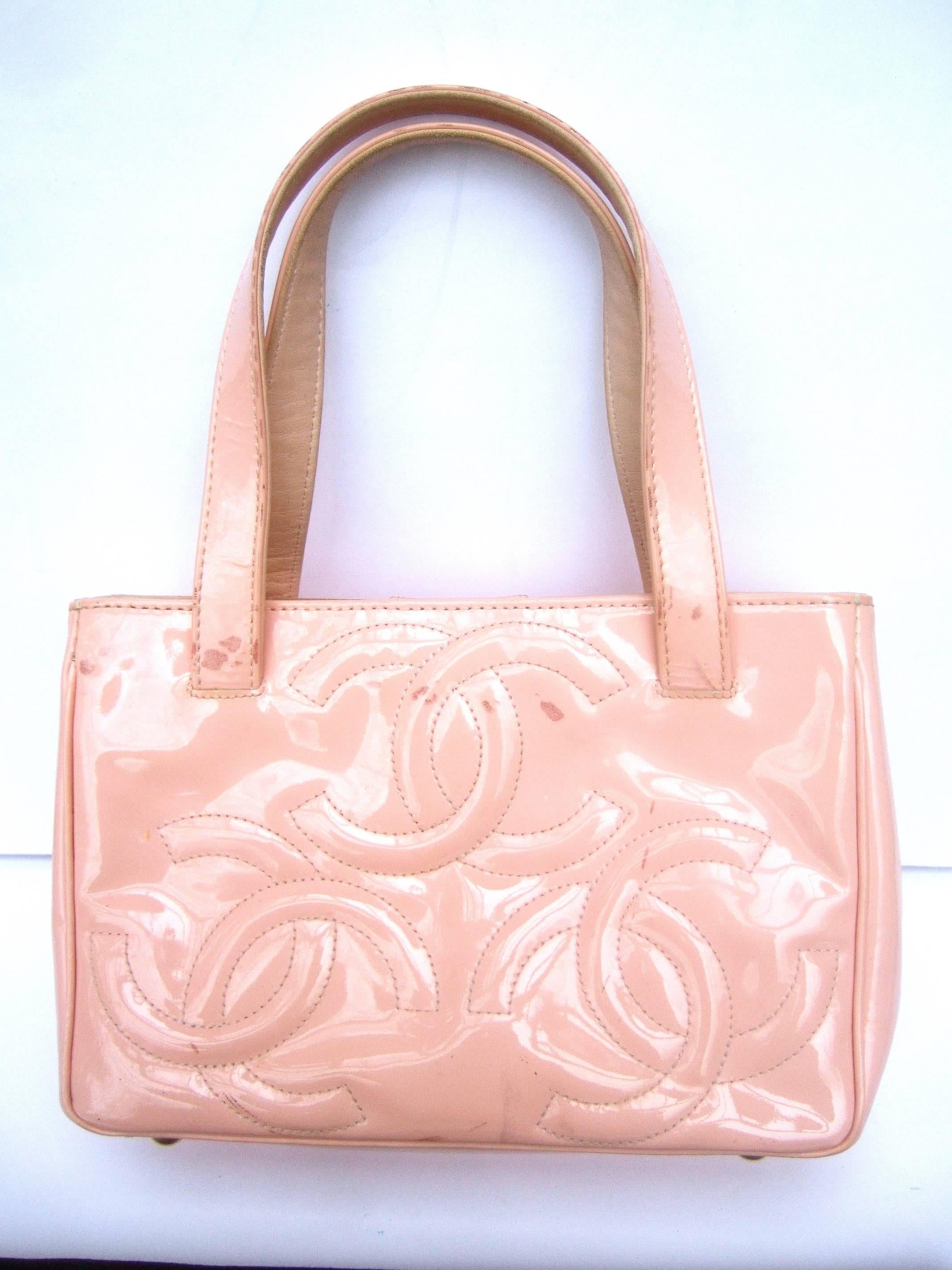 Chanel Pink Patent Leather Handbag In Shabby Chic Condition  2