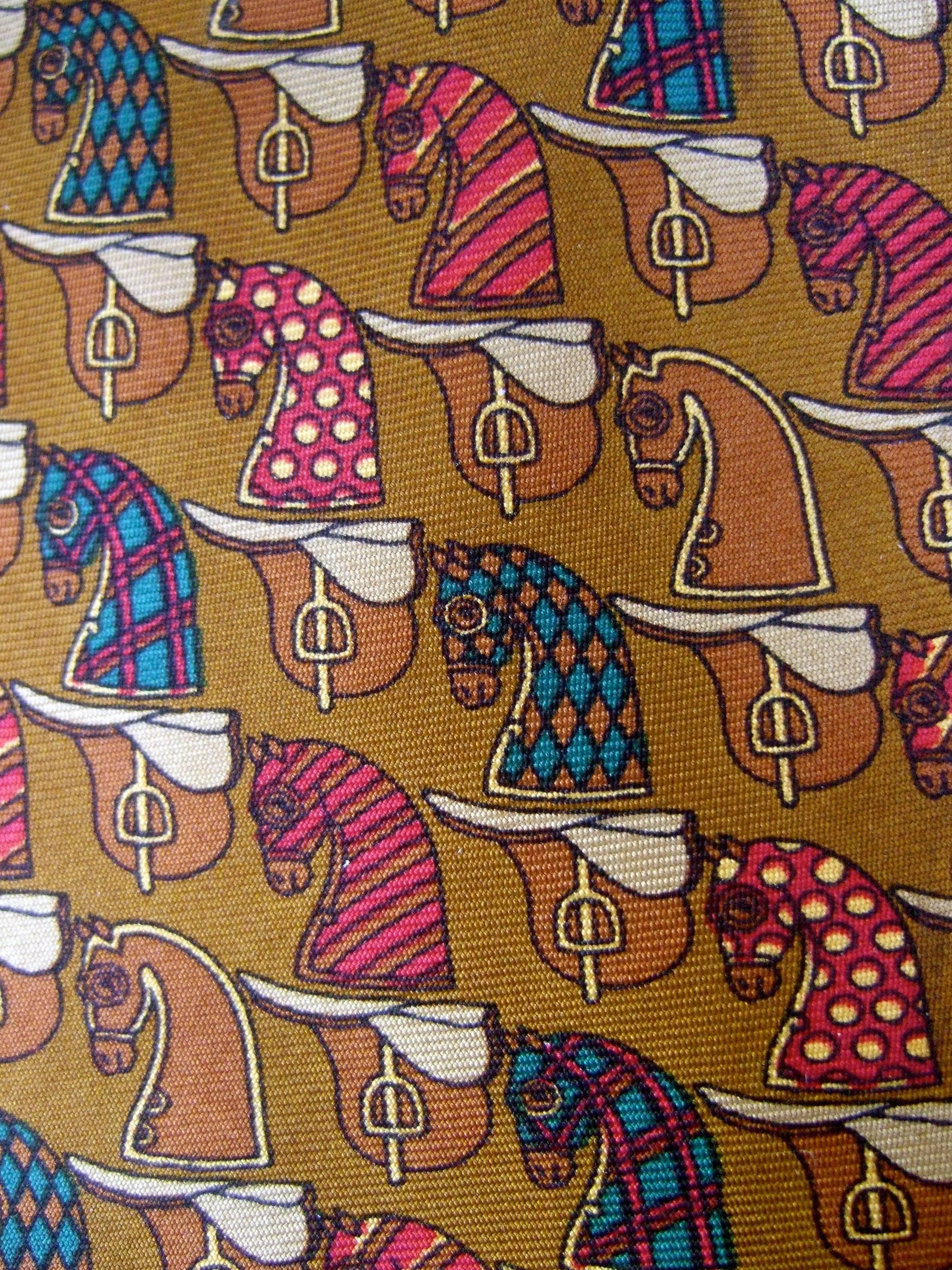 Burberry's - Cravate en soie cuivrée sur le thème de l'équitation, circa 1990 en vente 4