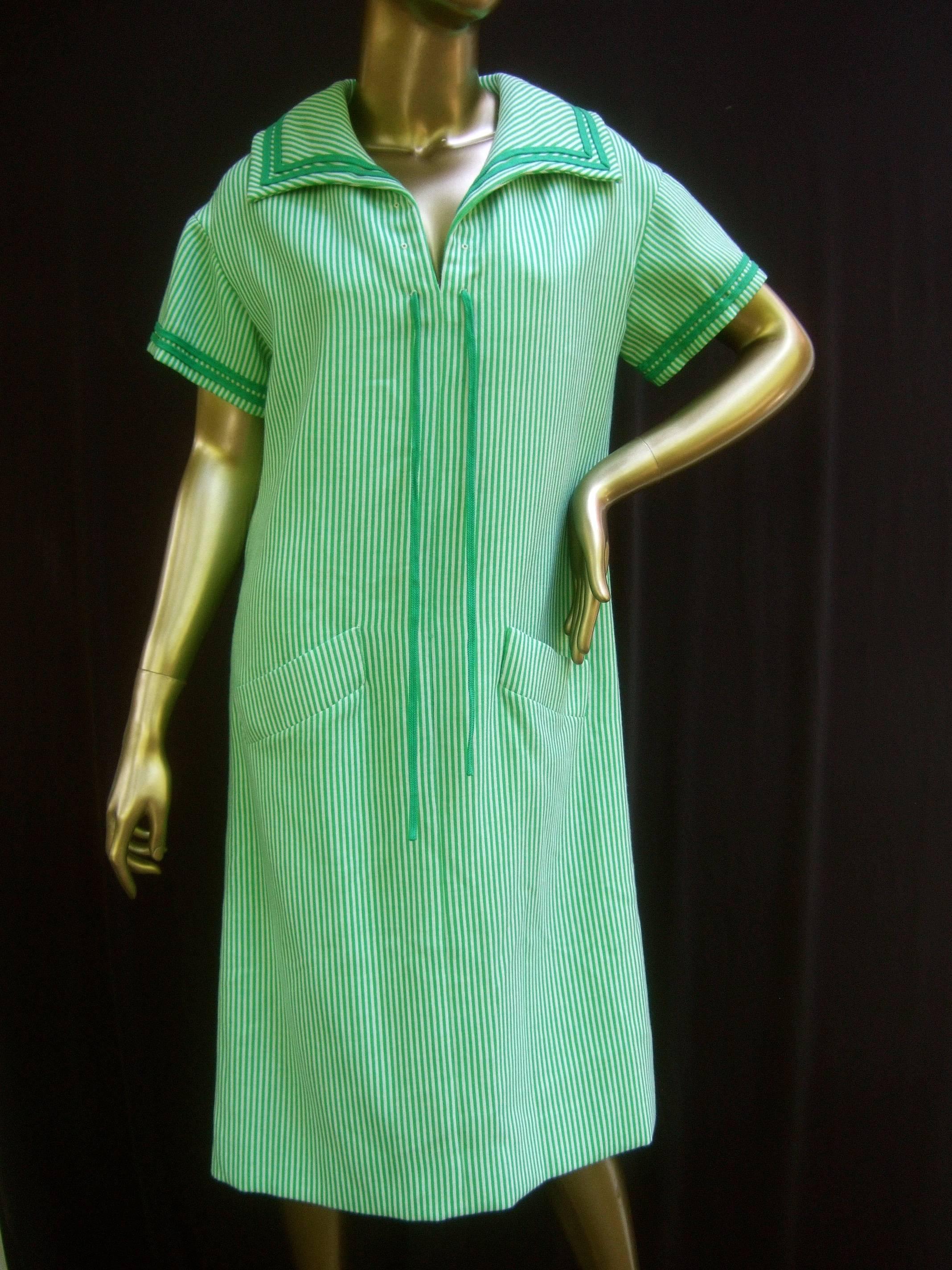 Valentino Boutique Italian vertical green striped wool dress c 1970s
The crisp summer / resort style sac dress is designed 
with contiguous vertical green and white stripes
in lightweight wool knit fabric 

The wide collar is accented with green
