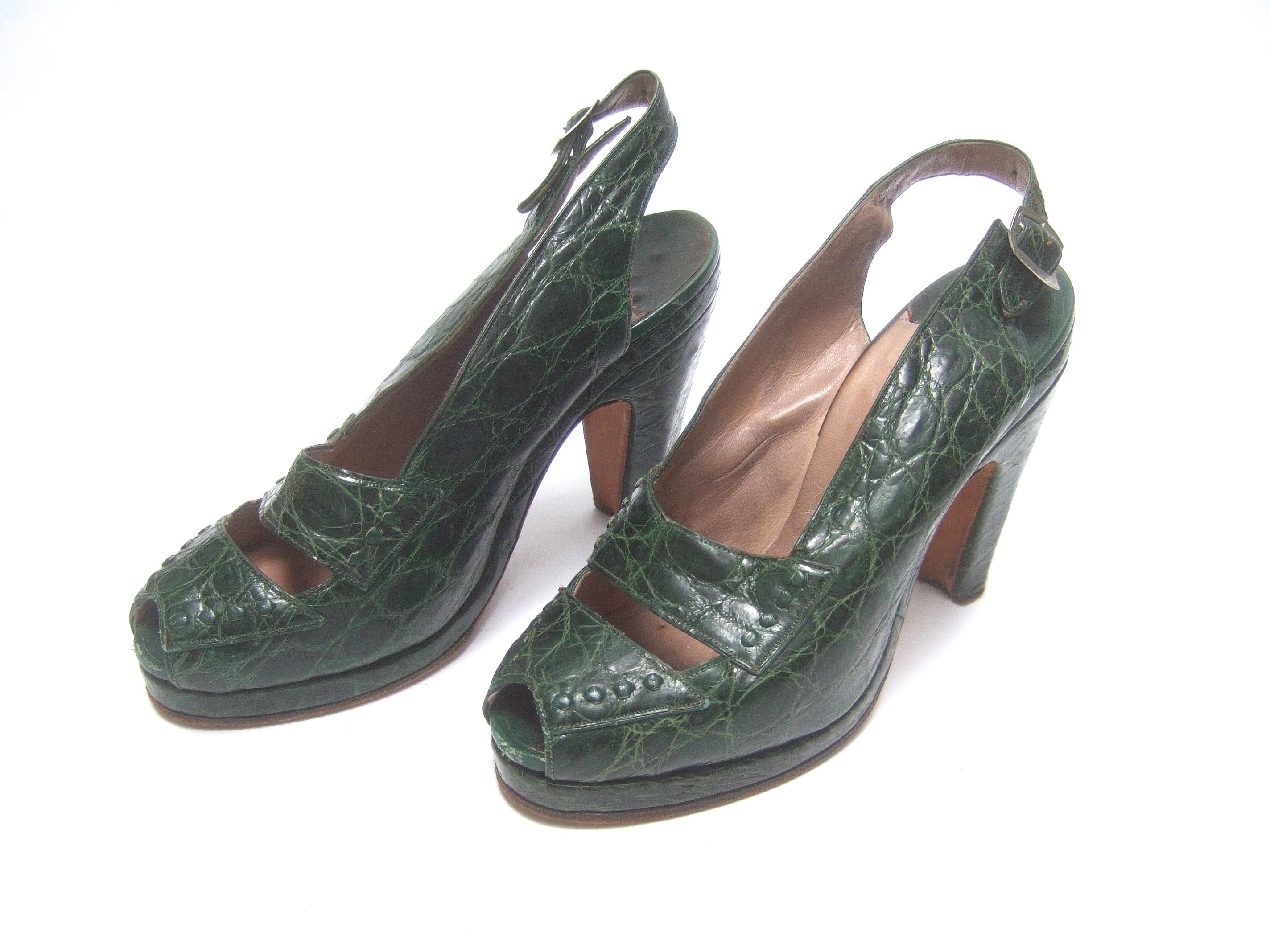 Saks Fifth Avenue 1940s Green Alligator Handbag & Peep Toe Pumps Ensemble 3