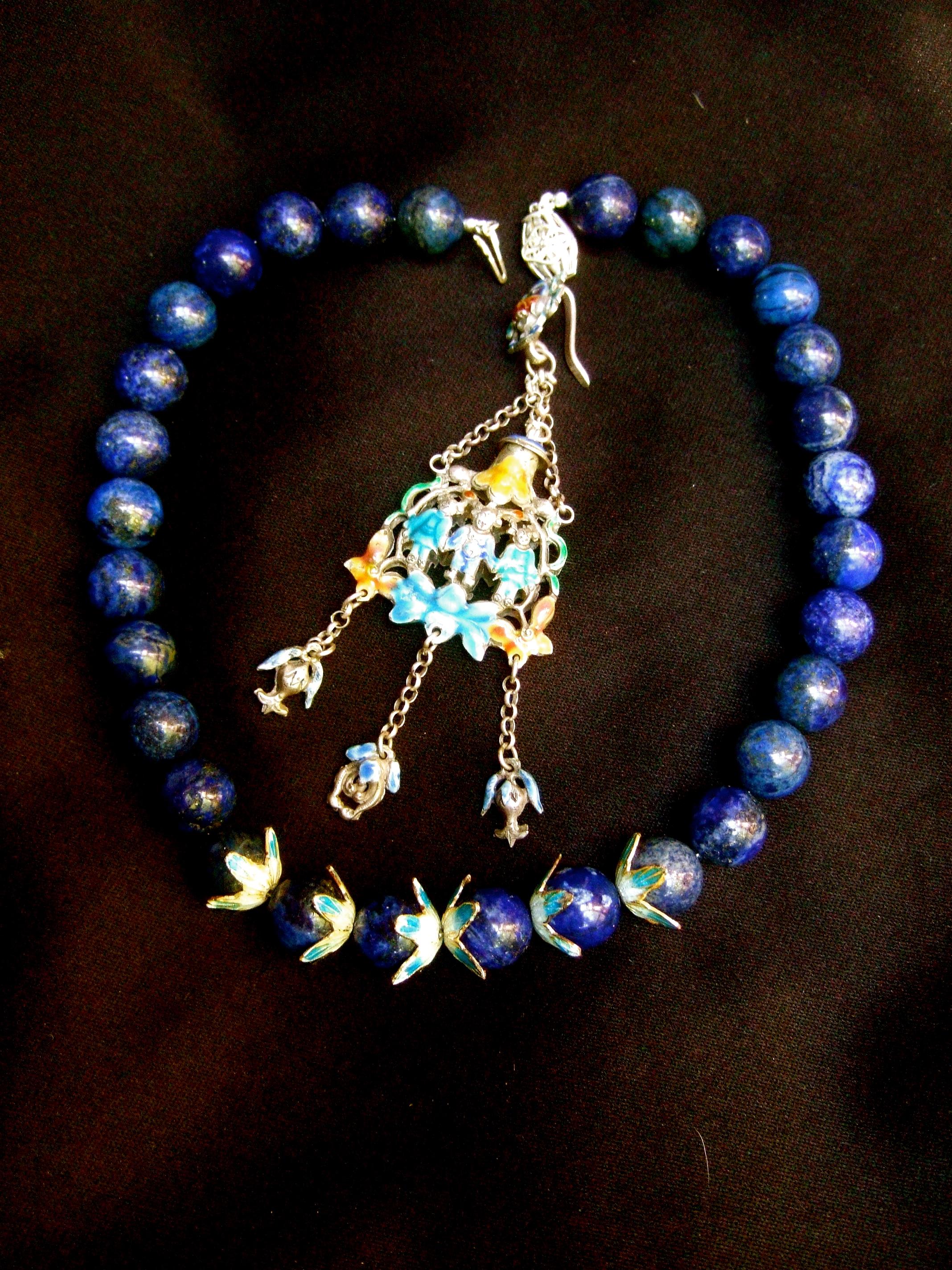 Collana cinese in Lapis Sterling con smalto figurato degli anni '30 circa in vendita 5