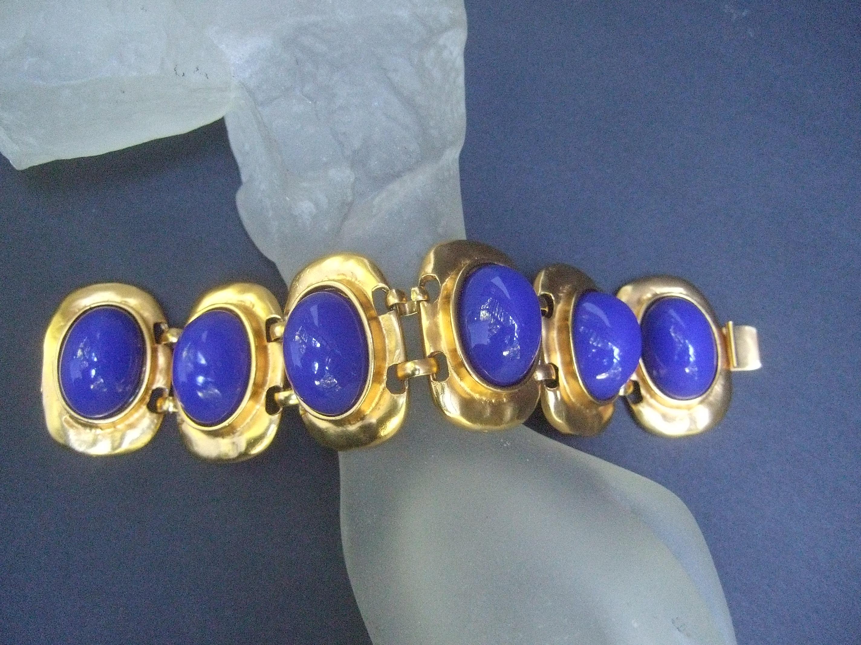 Kenneth Lane Gilt Metal Cobalt Resin Link Bracelet circa 1990s  For Sale 3