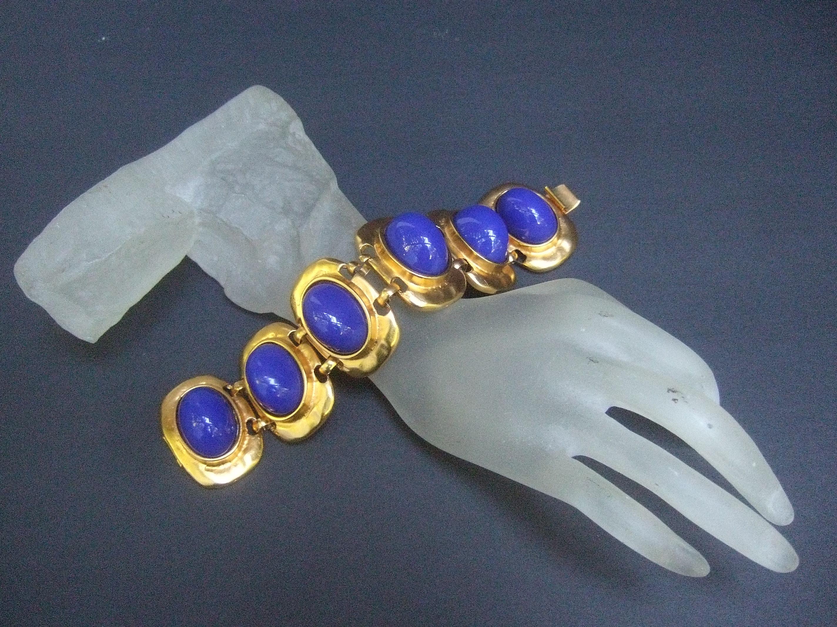 Kenneth Lane Gilt Metal Cobalt Resin Link Bracelet circa 1990s  In Good Condition For Sale In University City, MO