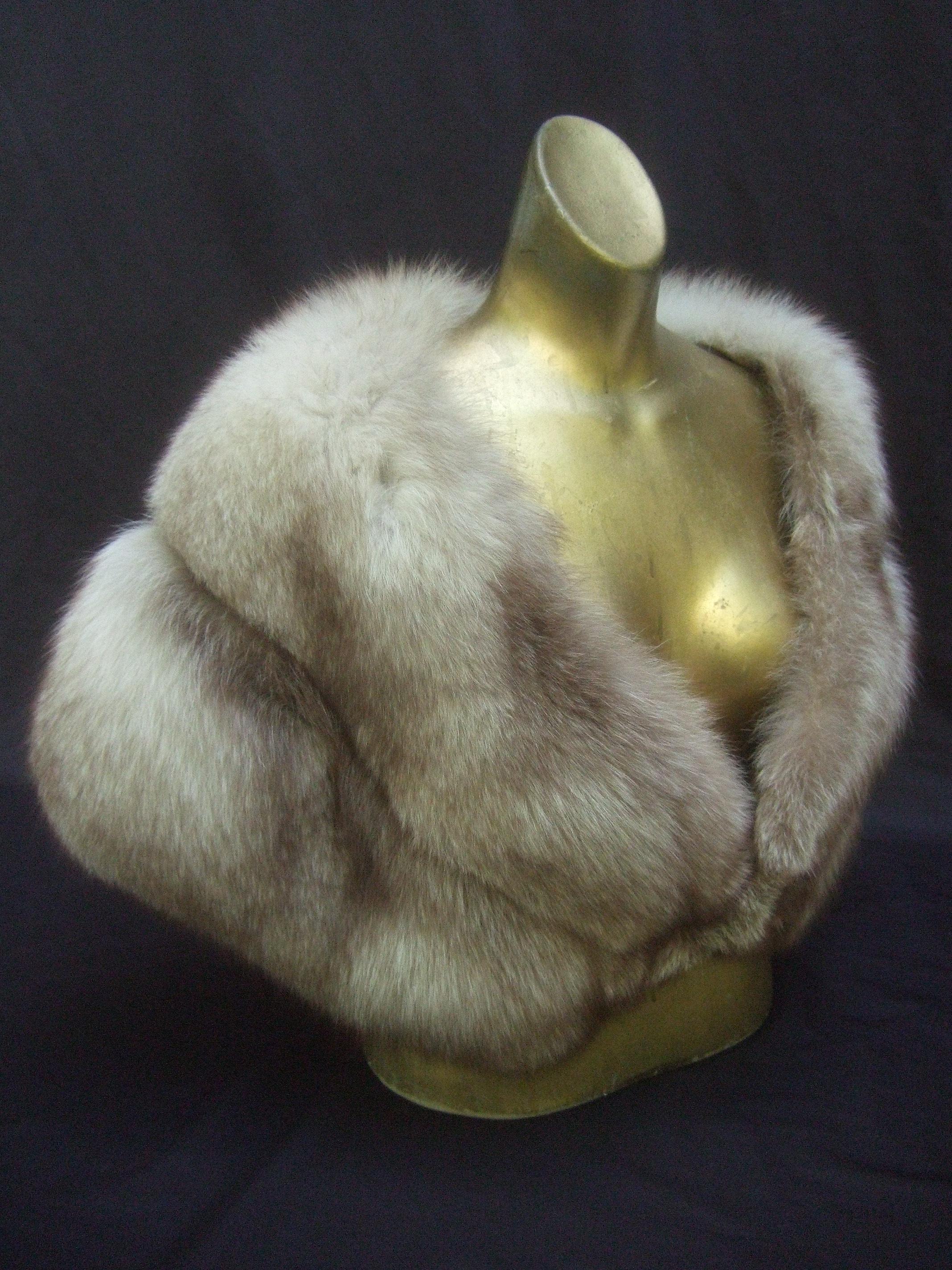 Luxurious Fluffy Fox Fur Stole circa 1960s  4