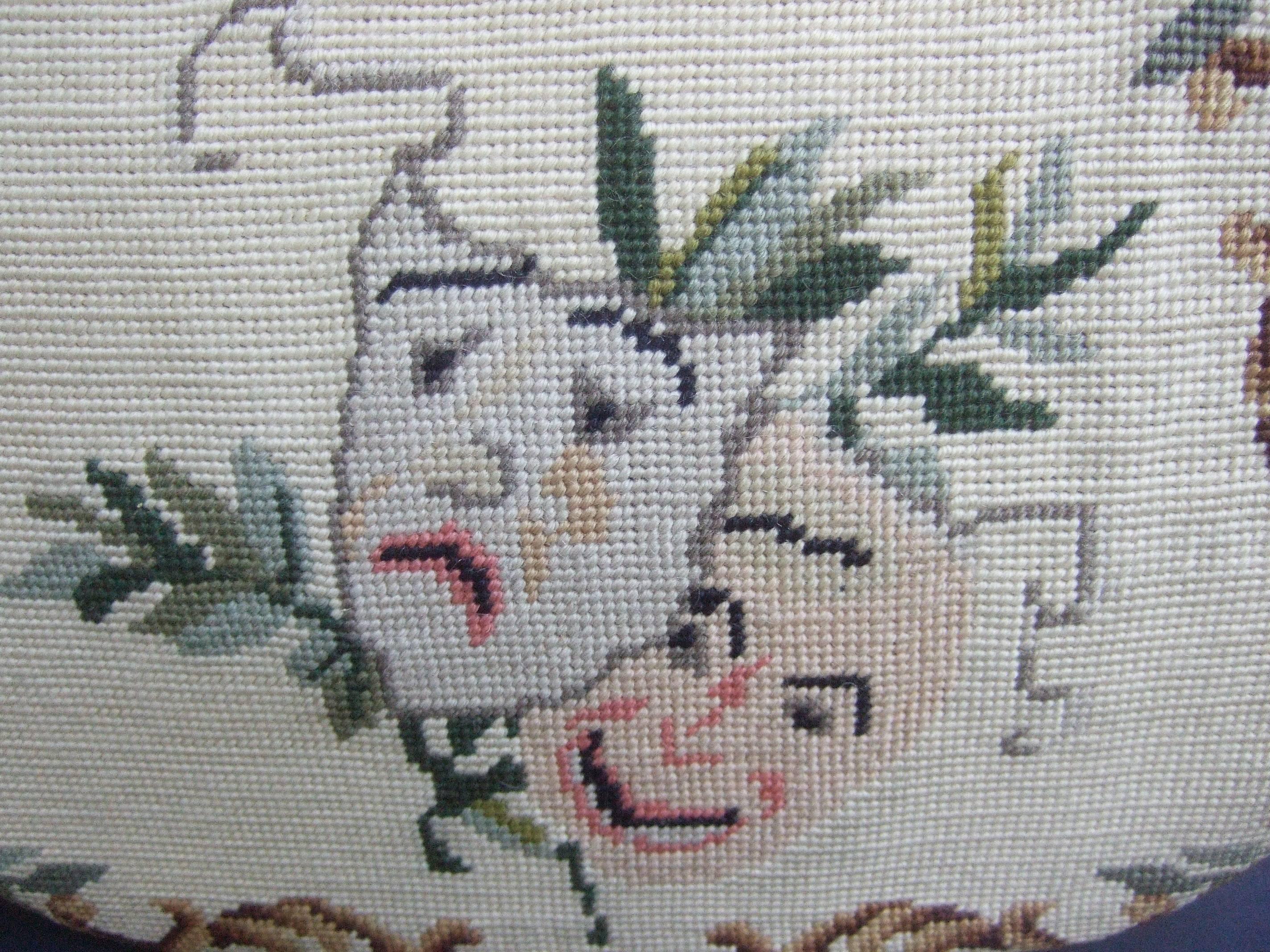 Unique thespian needlepoint comedy and tragedy handbag
The stylish large scale retro handbag is designed 
with comedy and tragedy mask on both exterior 
sides

The theatrical masks are framed with leafy foliage
The handle and sides are
