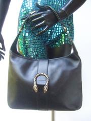 Gucci Italy Rare Ebony Leather Tiger Clasp Handbag