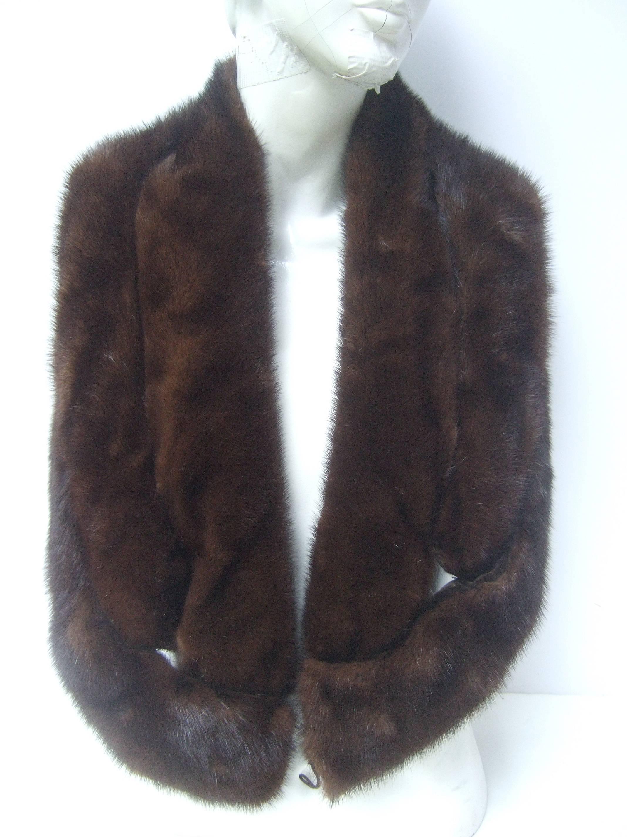 Luxurious Plush Triple Band Mink Shrug c 1960 In Excellent Condition For Sale In University City, MO
