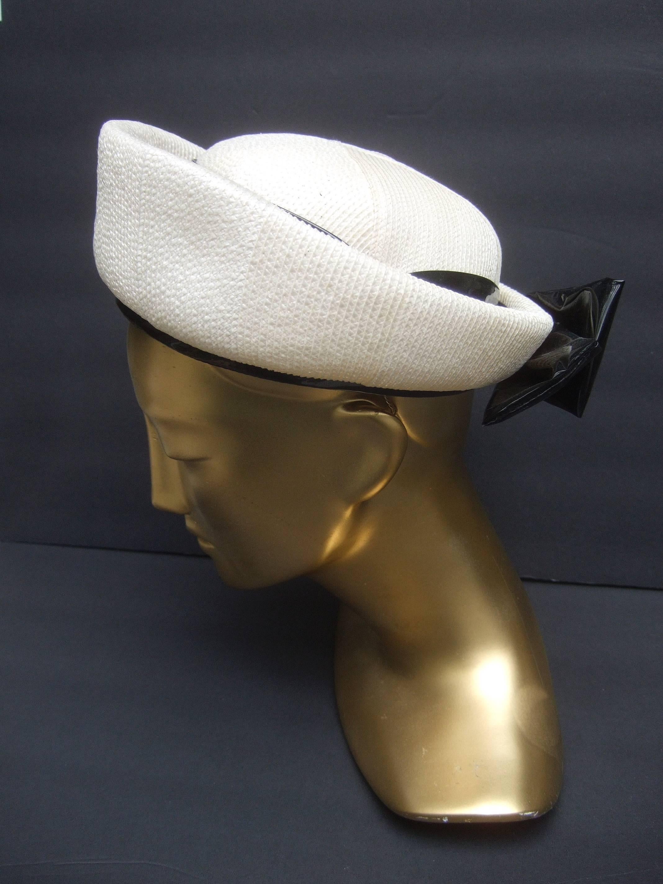 Lilly Dache Parisian Style Bow Trim Hat c 1970 In Excellent Condition In University City, MO