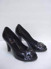 Fendi - Escarpins en cuir verni noir avec boucle, taille 37,5, Italie