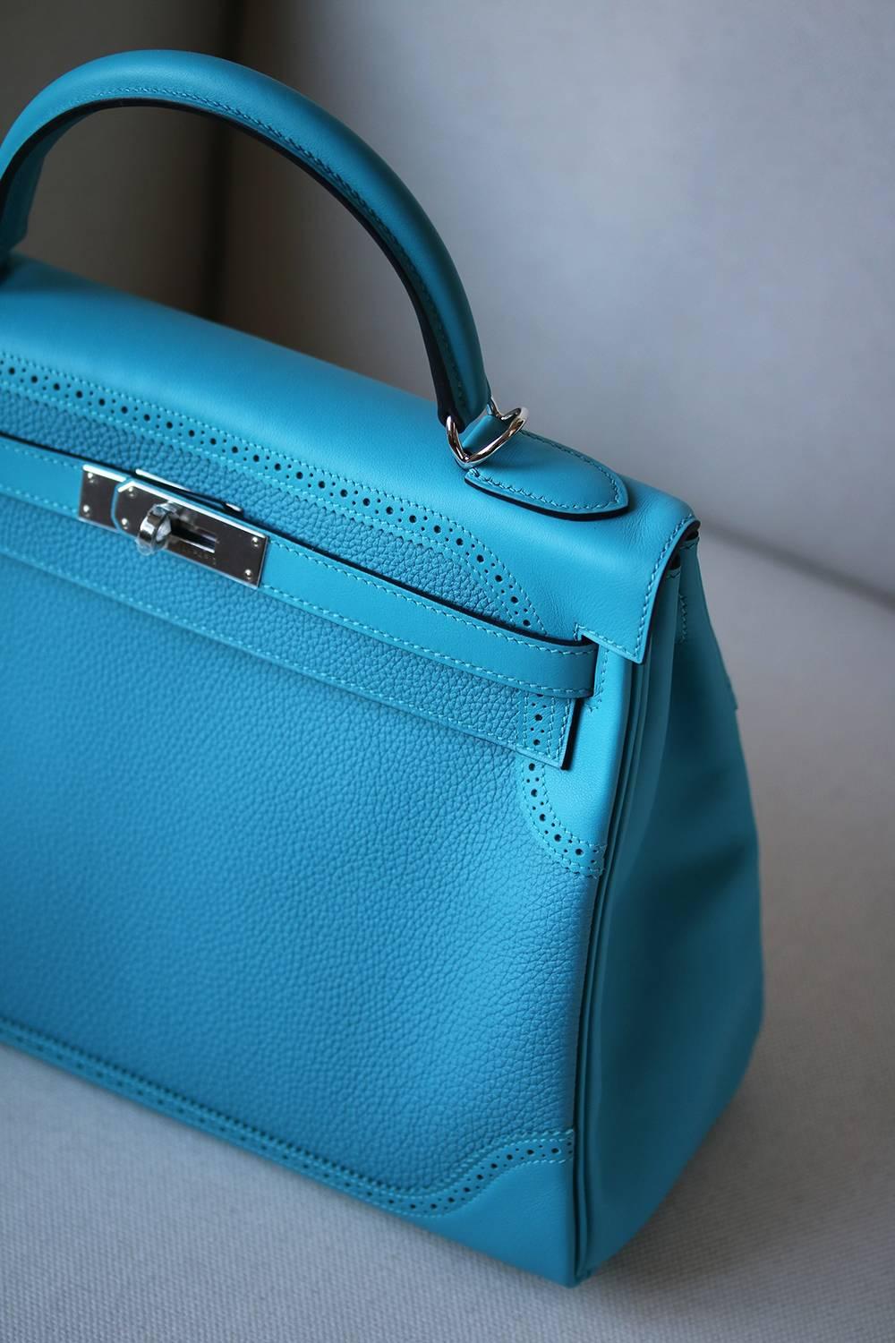 Hermès 32cm Kelly in beautiful Ghillies Togo leather with palladium hardware. Luxuriously rich Hermès turquoise colour with tonal top stitching.

Year: Date stamp is a T in a square - 2015 production.

Condition: This bag is brand-new, unworn in its