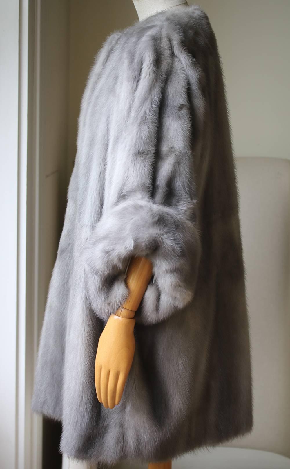 Dolce & Gabbana grey mink fur swing coat. 3/4 rolled over sleeves. Silk lining. Concealed hook closure. 100% Mink fur.

Size: IT 40 (UK 8, US 4, FR 36)

Condition: Used. No sign of wear. 