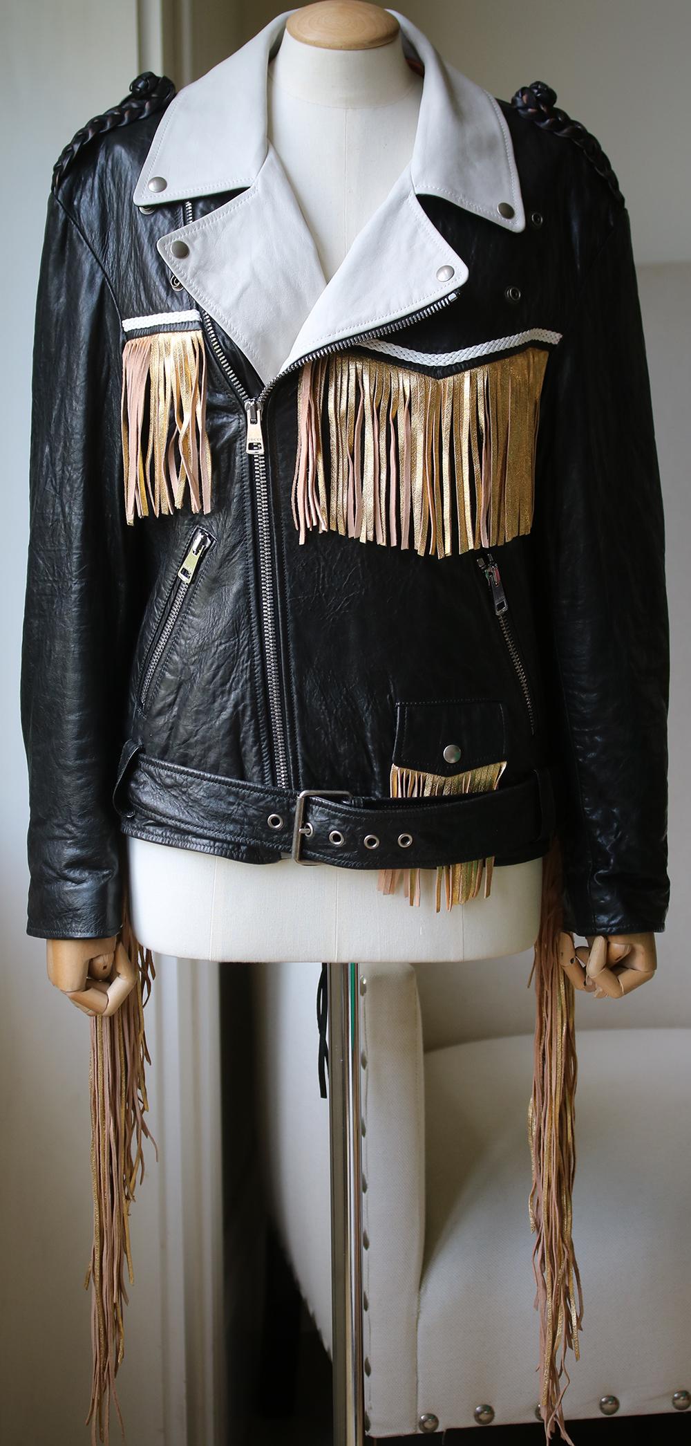 Gucci has a way of taking classic styles and turning them into something extraordinary, and this jacket that hybridises moto and Western silhouettes is the perfect example of that. Composition: 100% lamb leather. Trim: calf leather. 

Size: IT 38