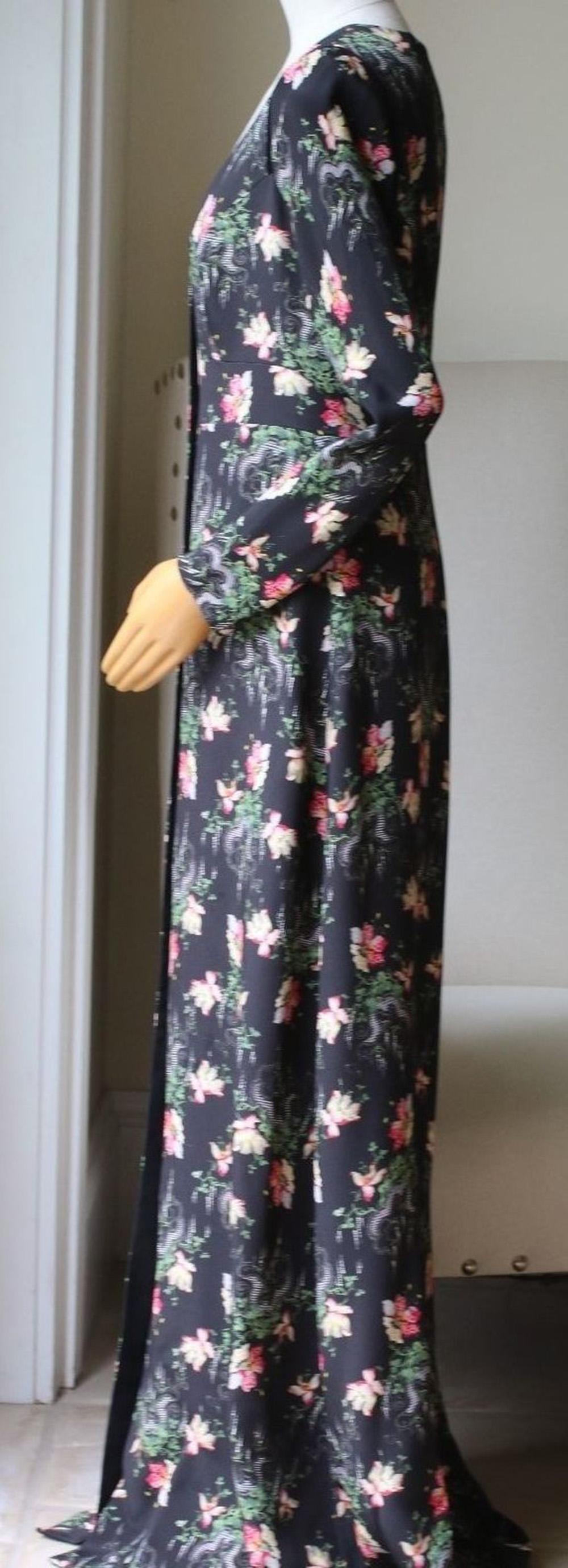 Vilshenko Evie Printed Silk Crepe-De-Chine Gown  In Excellent Condition For Sale In London, GB