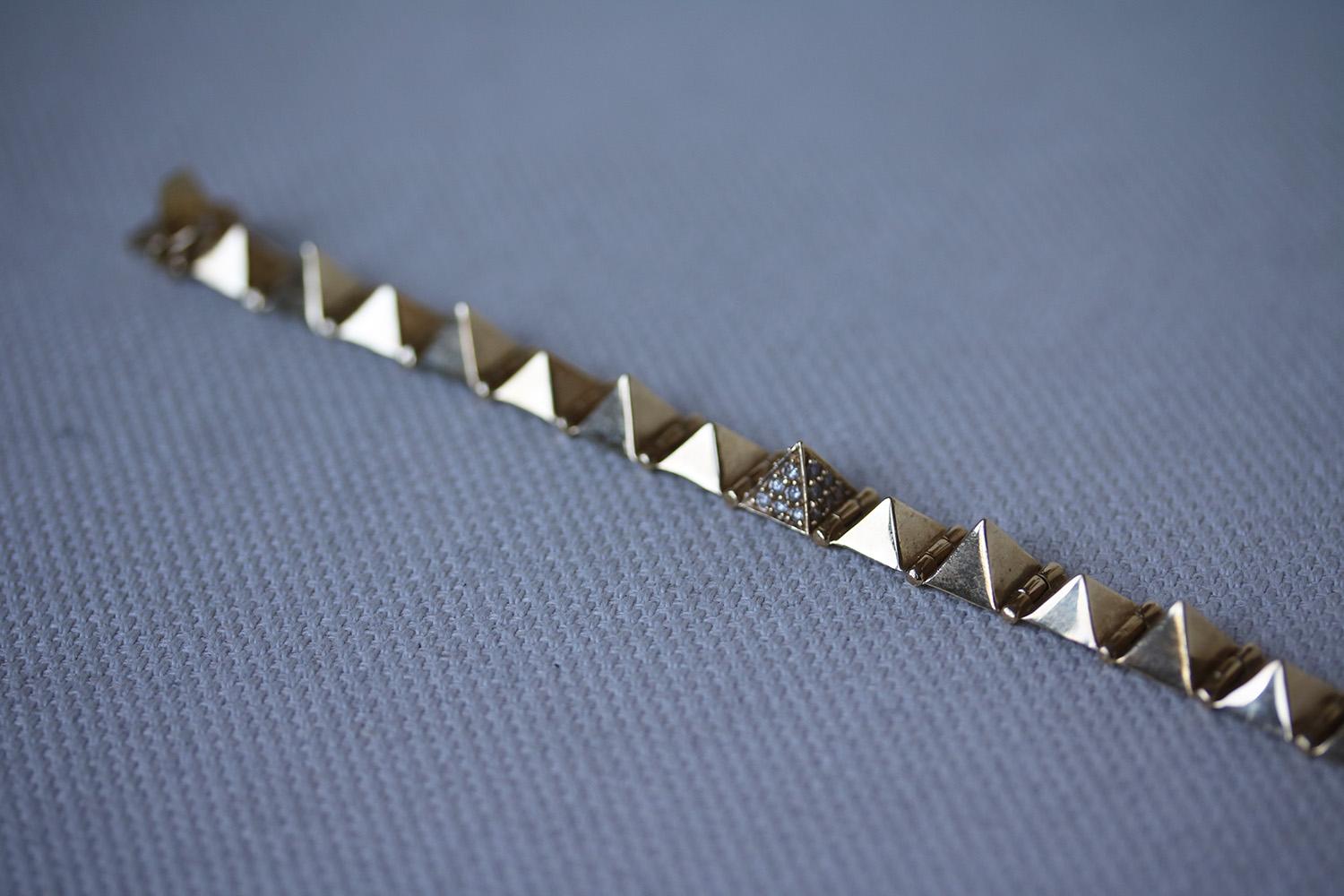 Anita Ko Yellow Gold Medium Spike Bracelet with One Diamond Spike In Excellent Condition In London, GB