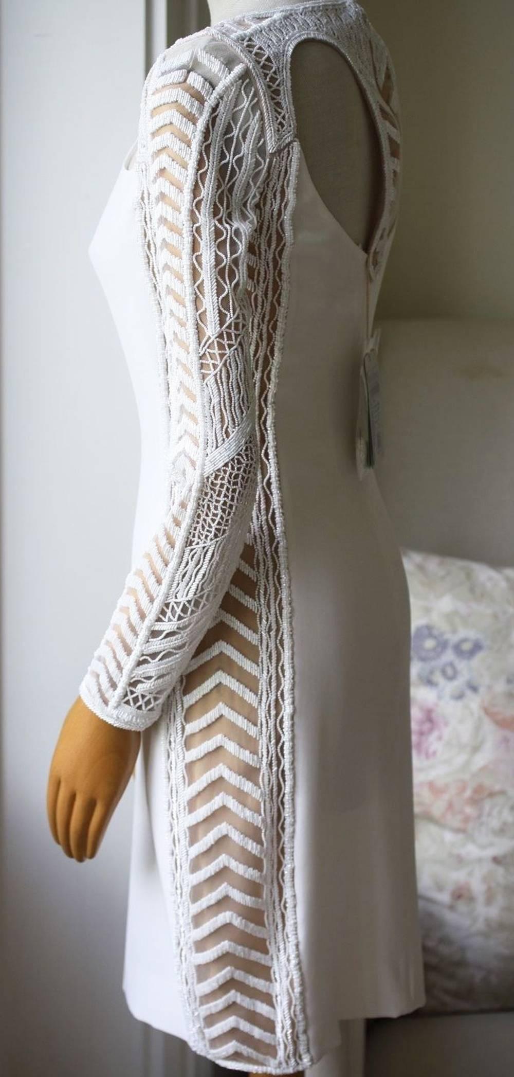Striking Emilio Pucci dress with ivory bugle beaded pattern and an elegant cutout back and concealed zip fastening

Size: IT 38 (UK 6, US 2, FR 34)

Condition: New with tags.