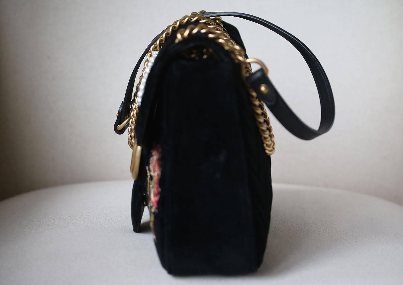 Gucci GG Marmont Medium Velvet Bag In Excellent Condition In London, GB