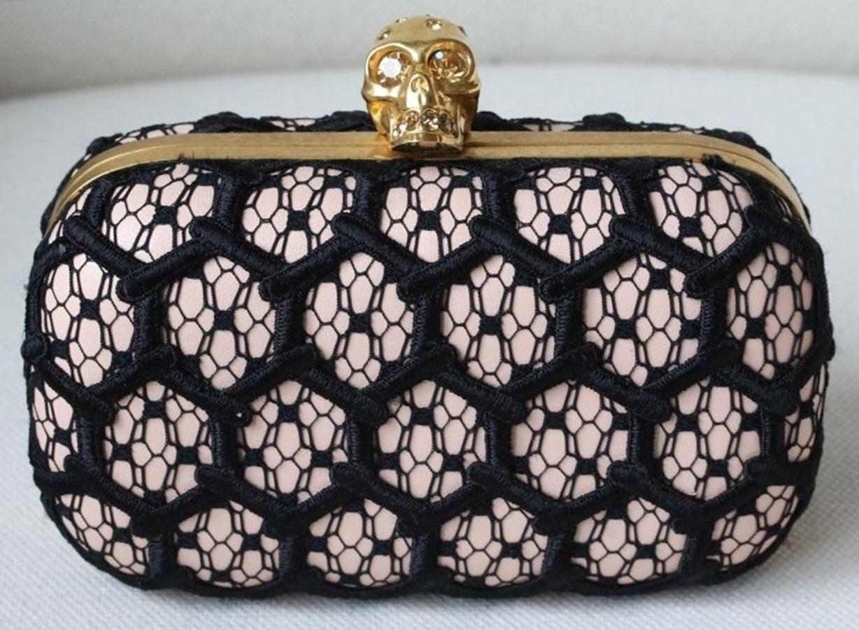 Alexander McQueen's box clutch embodies the label's punk-luxe aesthetic. Lace detail embroidery. Pink leather underneath. 

Dimension: Approx. 16cm x 10cm x 4cm

Condition: As new condition, no sign of wear. 

*Please note, this bag does not come