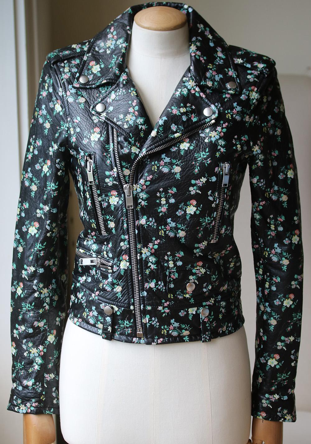 Saint Laurent floral leather biker jacket. Textured leather. Single-breasted. Lapel collar. Fully lined. 100% Lambskin. Made in Italy.

Size: FR 34 (UK 6, US 2, IT 38)

Condition: As new condition, no sign of wear.