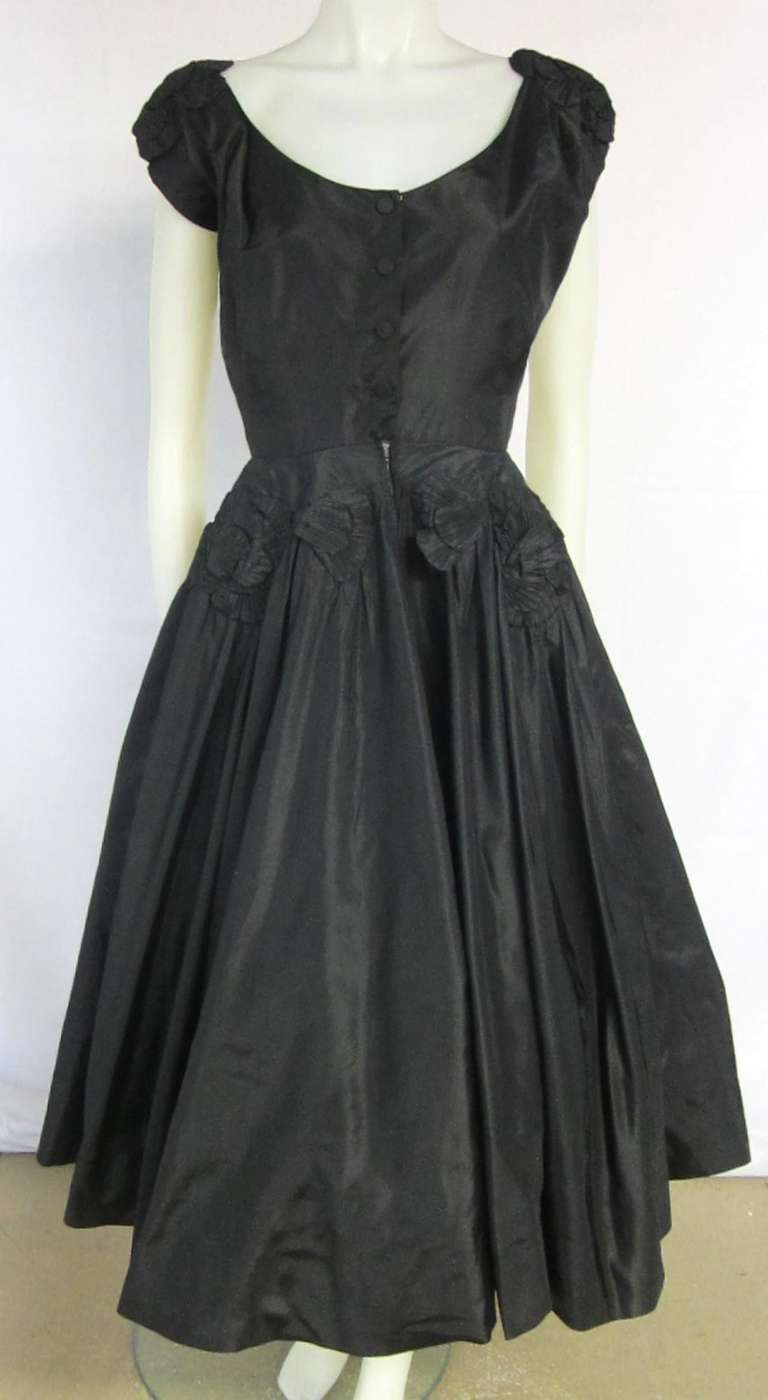 1950s Gorgeous Silk Taffeta w Hand Made Flowers (rare) Black Party Dress In Excellent Condition For Sale In San Francisco, CA