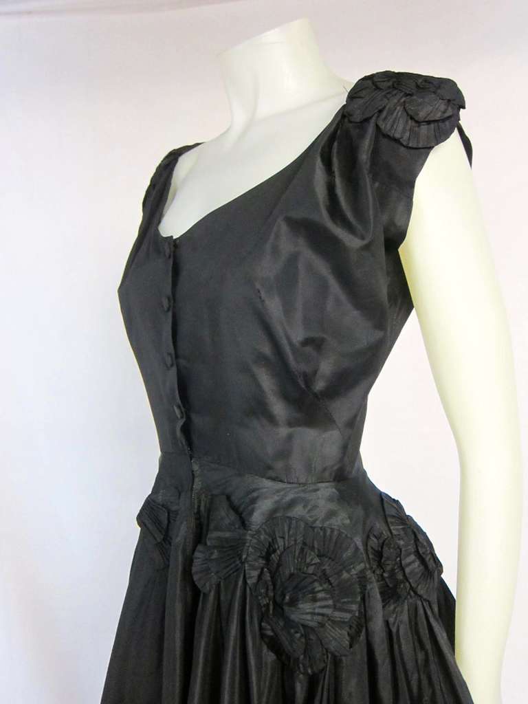 Women's 1950s Gorgeous Silk Taffeta w Hand Made Flowers (rare) Black Party Dress For Sale