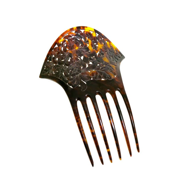 Antique LARGE Tortoise Like Ornate Mantilla Decorative Hair Comb For Sale