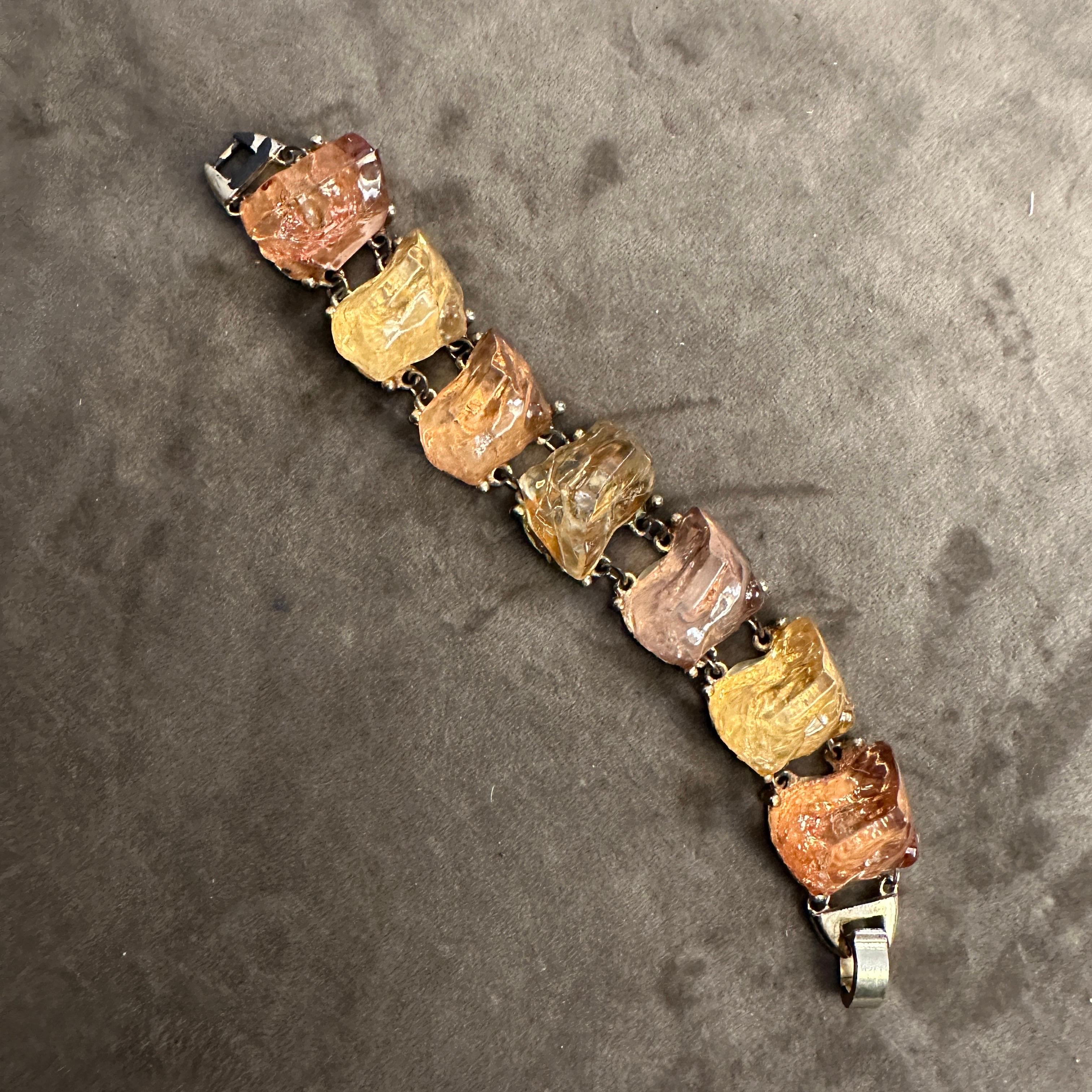 Bracciale italiano anni '70 con pietre di quarzo sintetico dalle tonalità calde In condizioni ottime in vendita a Aci Castello, IT