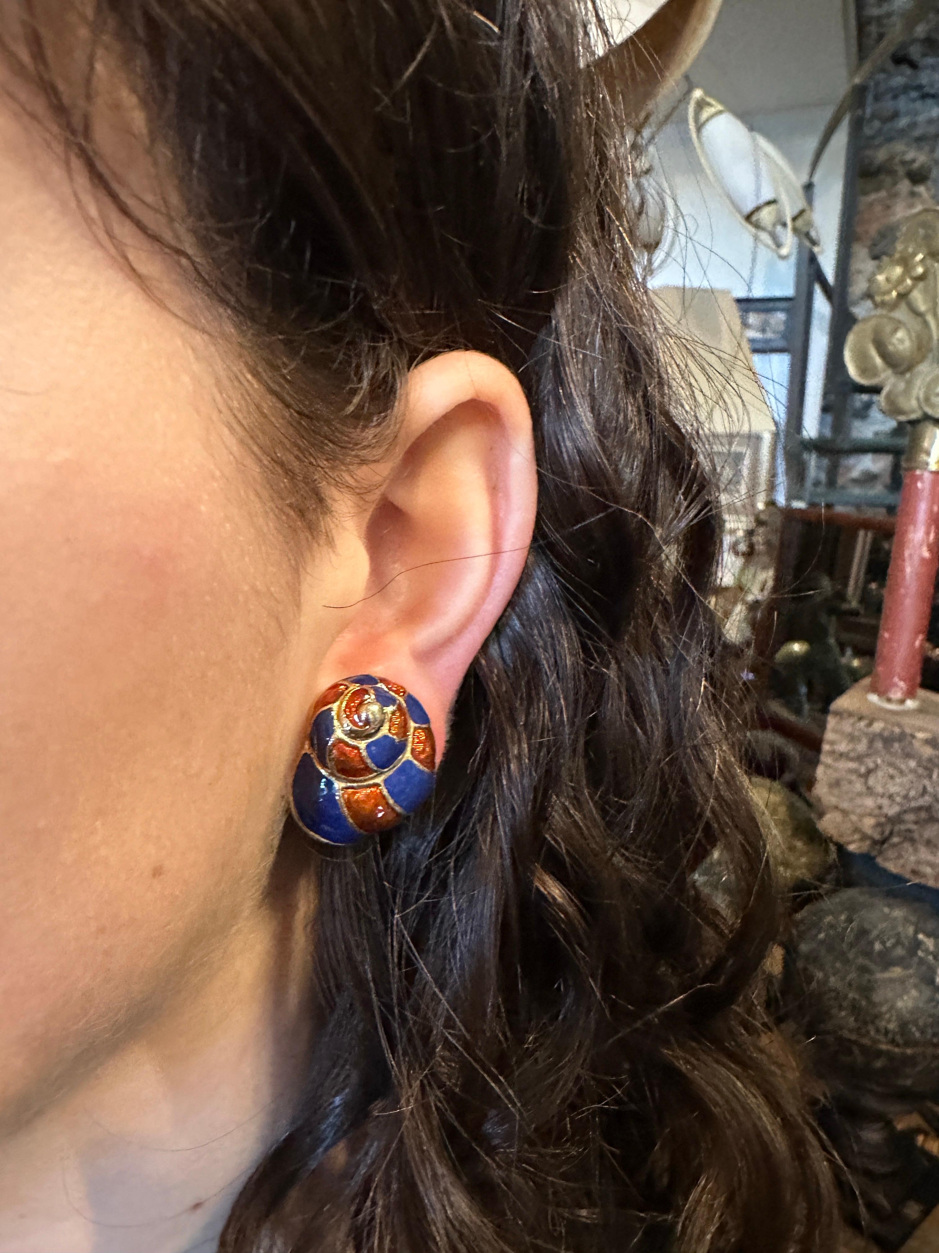 1970s High Quality Vintage Red and Blue Enamel Italian Shell Earrings For Sale 5