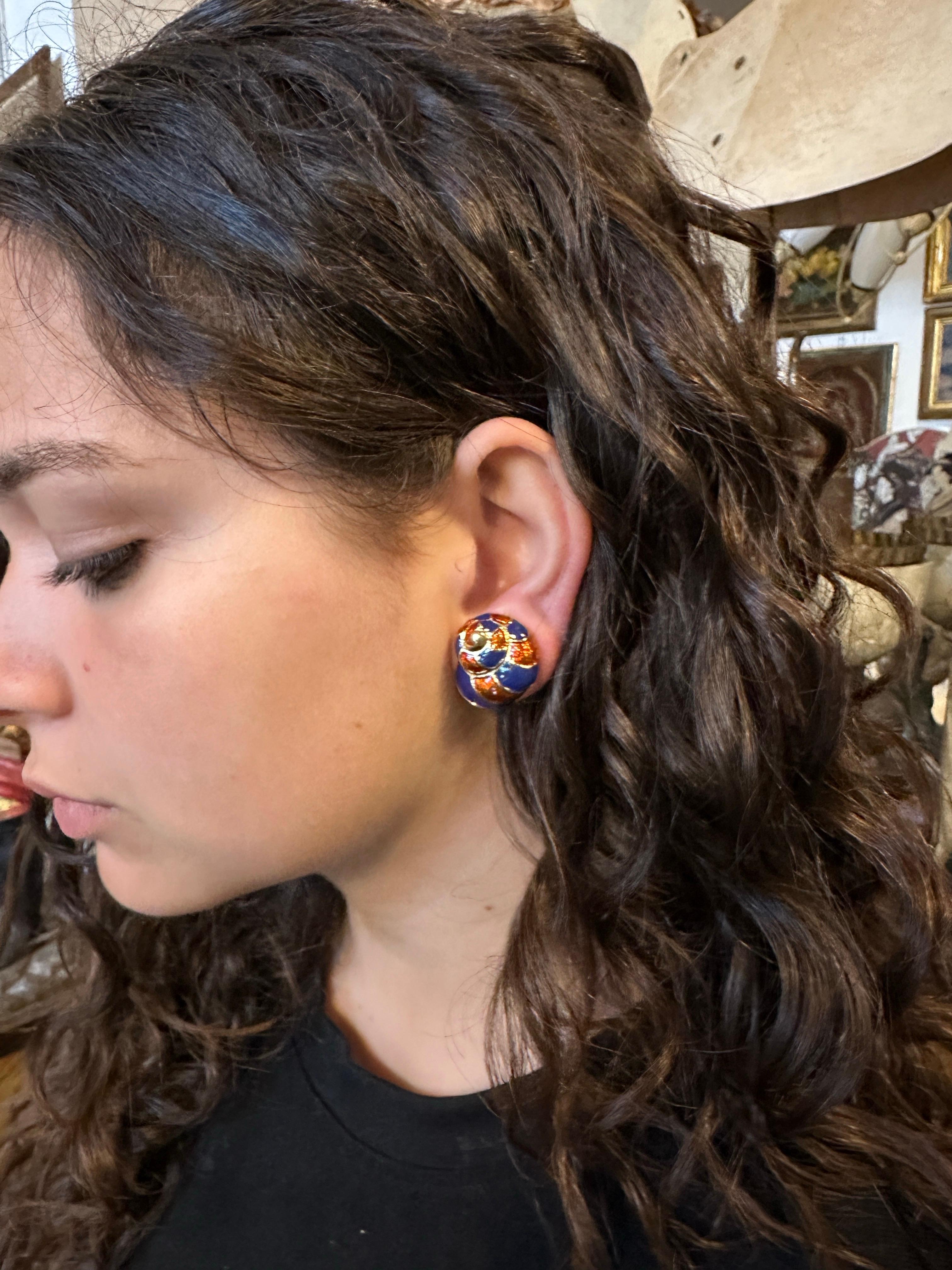 1970s High Quality Vintage Red and Blue Enamel Italian Shell Earrings For Sale 6
