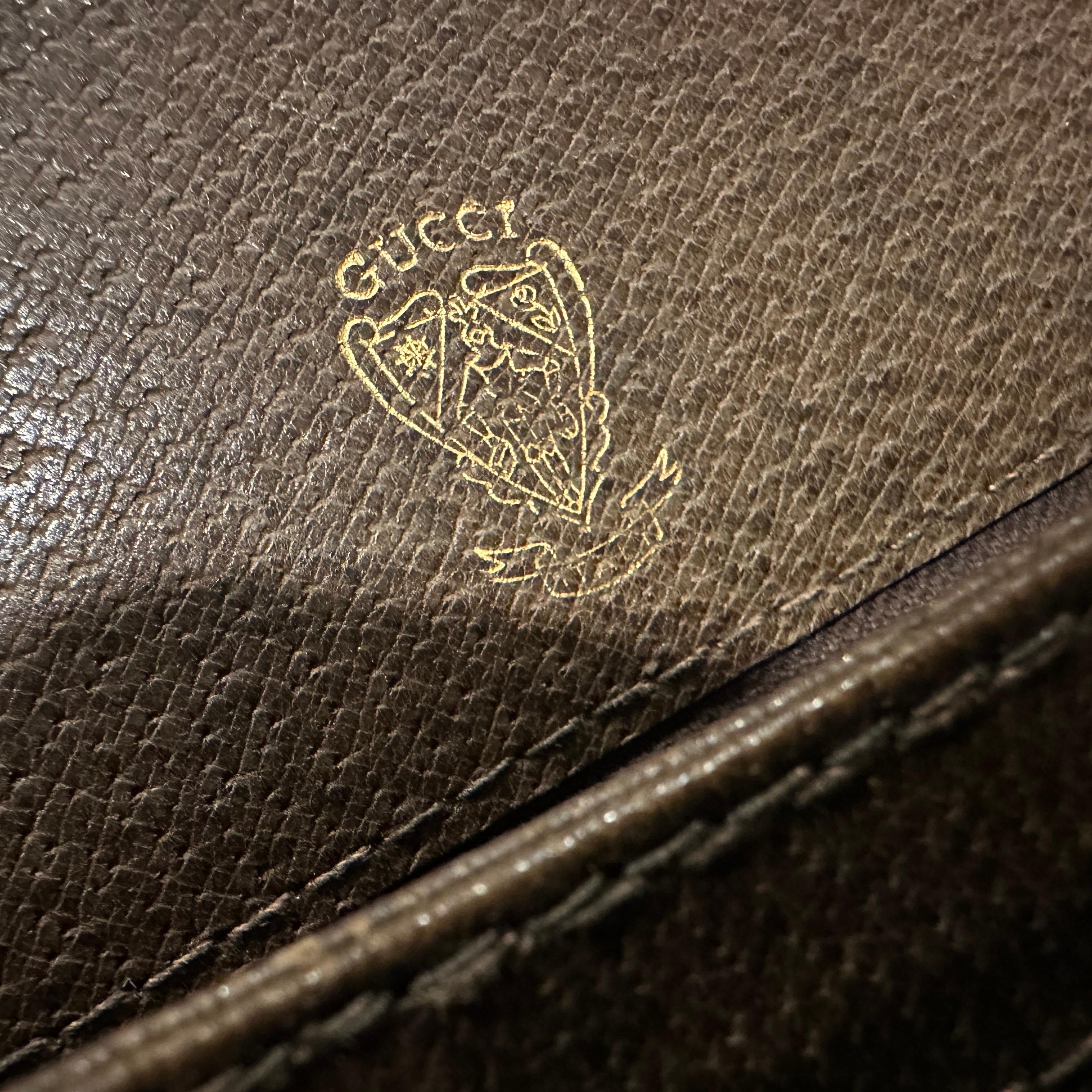 Un'elegante borsa a tracolla di Gucci degli anni '70 in pelle marrone e hardware in ottone in vendita 3