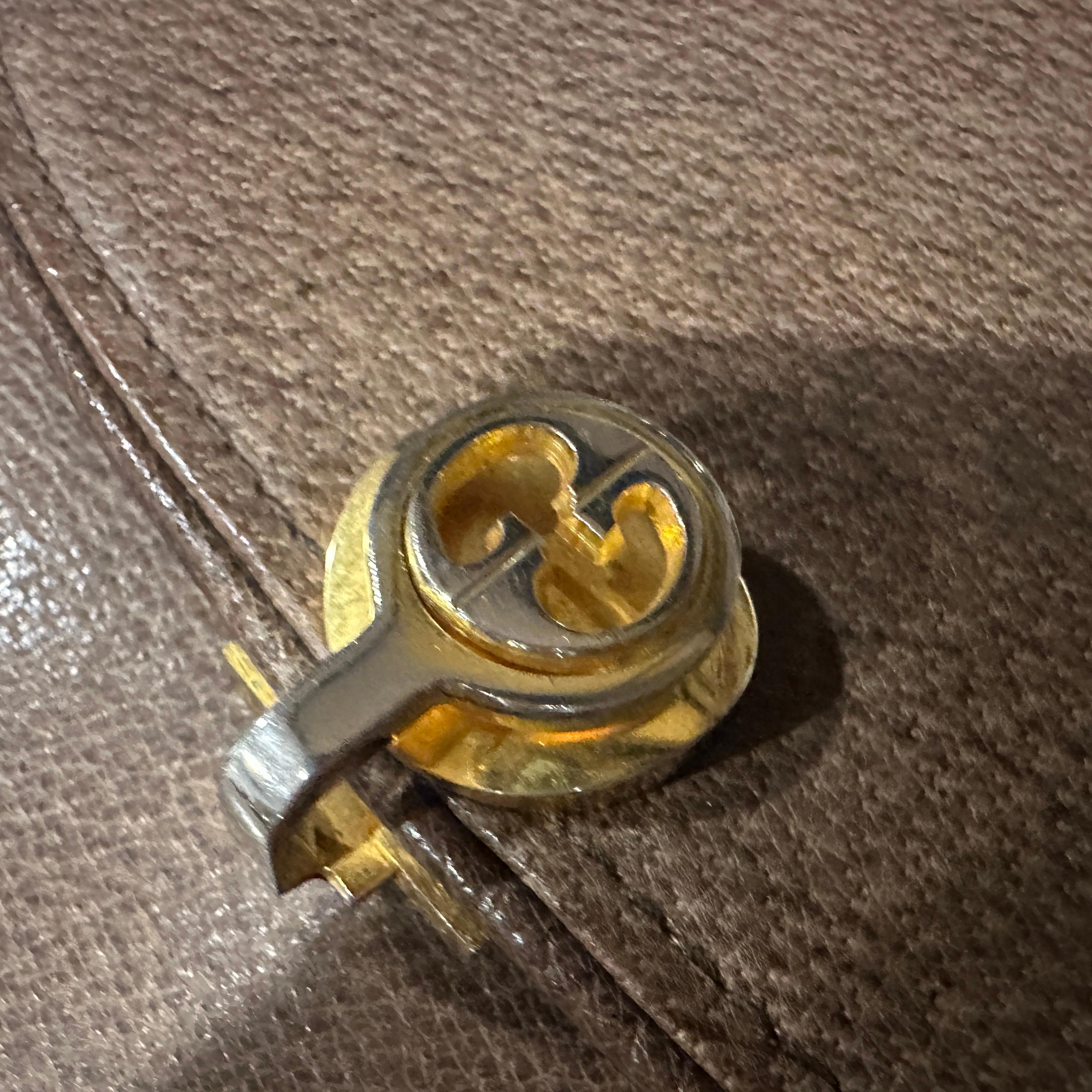 Un'elegante borsa a tracolla di Gucci degli anni '70 in pelle marrone e hardware in ottone in vendita 8