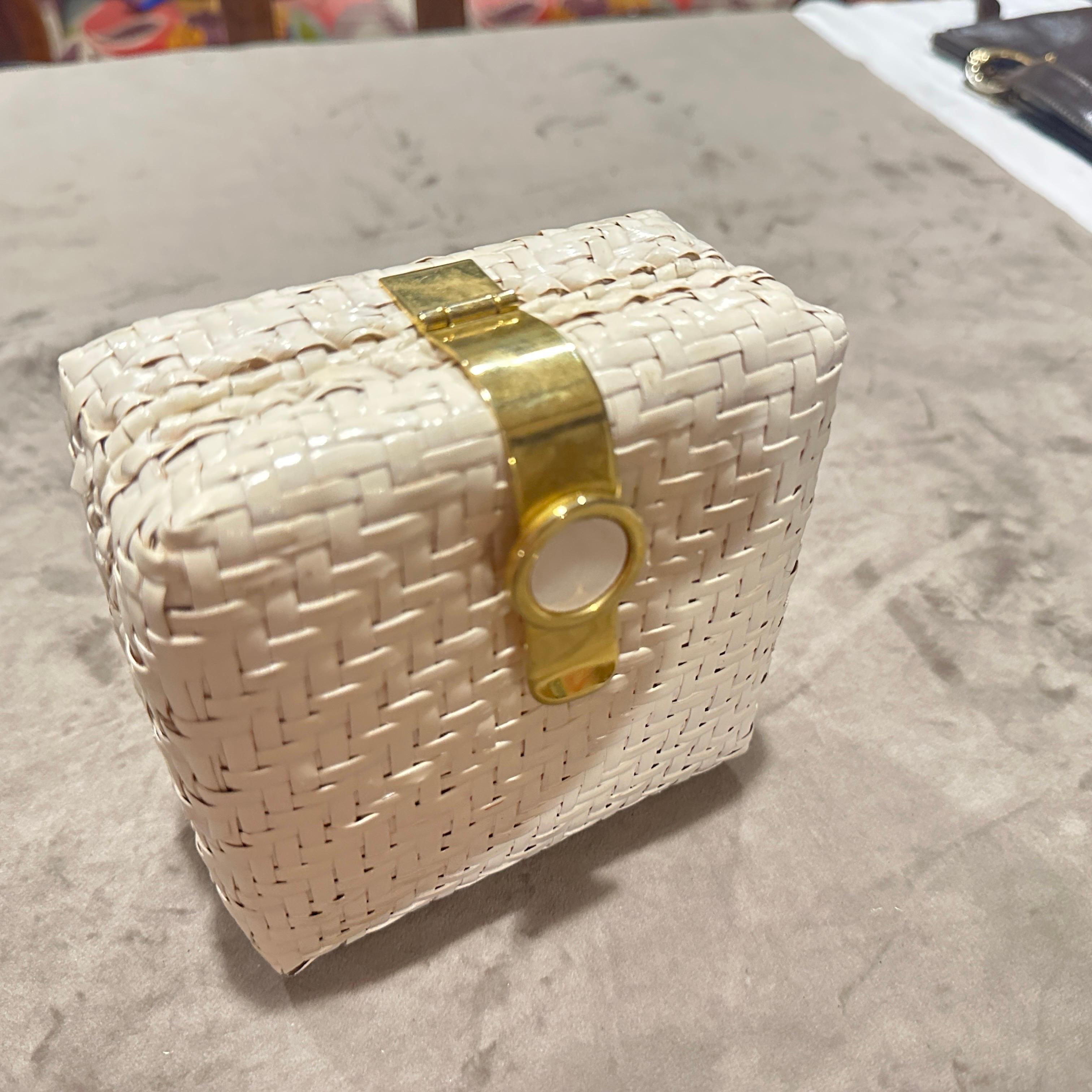 Un'elegante borsa da sera italiana quadrata in vimini e ottone degli anni '60 in vendita 7