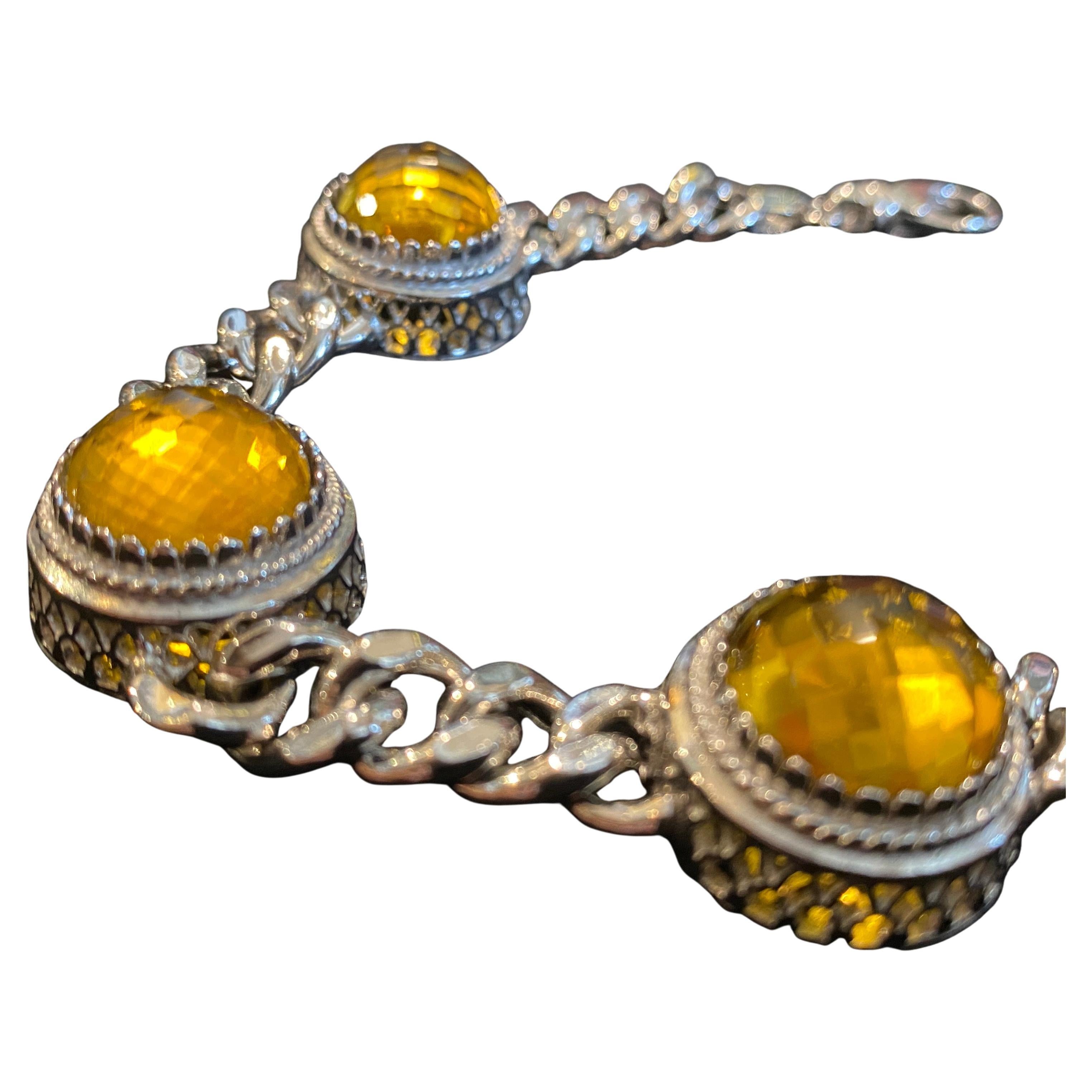 Pulsera de plata de ley y cuarzo hidrotermal amarillo de estilo retro, nunca usada, fabricada en Italia en los años noventa. Se ha fabricado y acabado a mano  como una joya de Anomis.