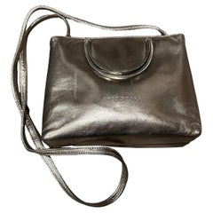 Anni '90 in pelle bronzo e tonalità argento  Borsa a tracolla con hardware di Sergio Rossi