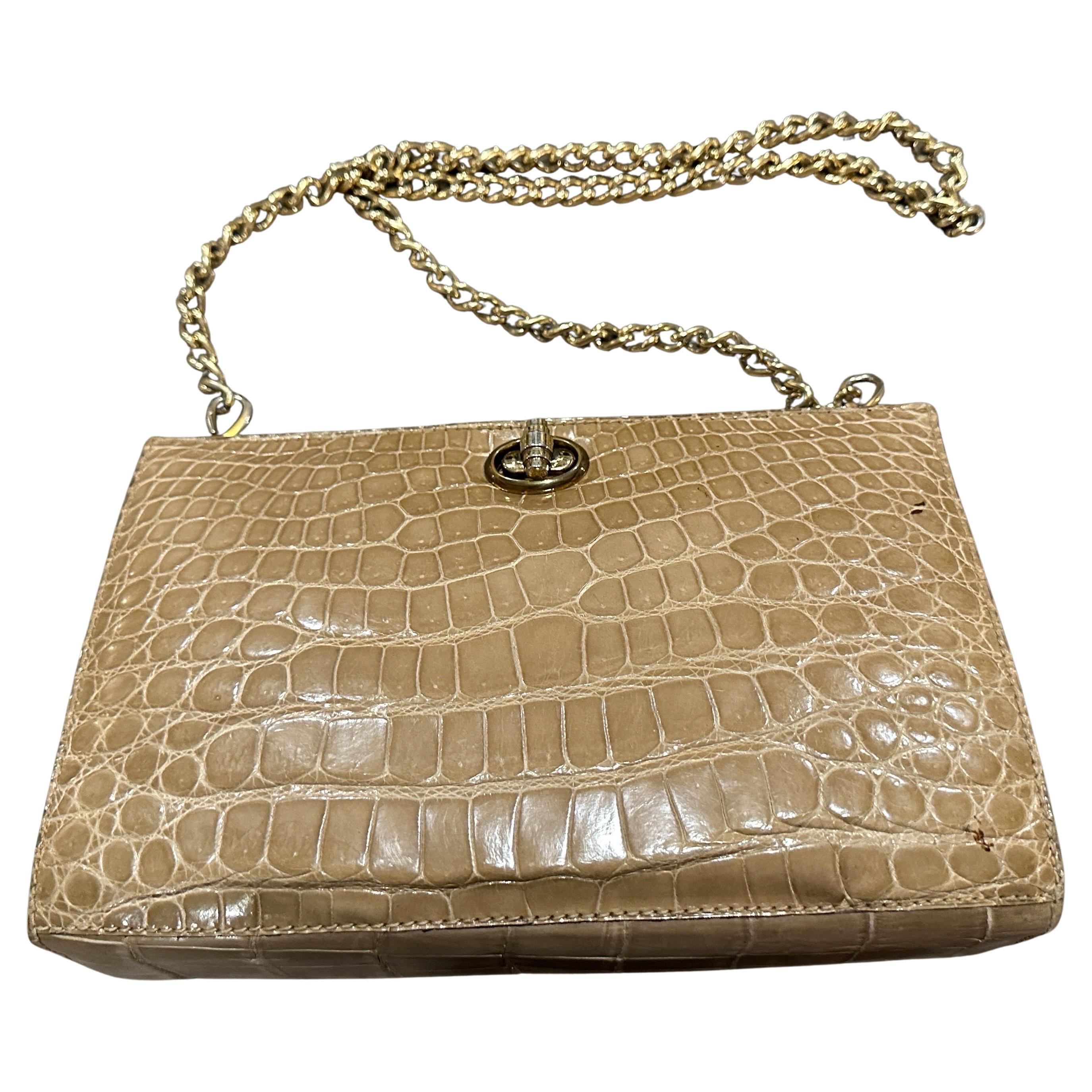 1980 Cuir marron clair de haute qualité et quincaillerie en laiton italien. Sac à bandoulière