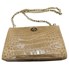 1980 Cuir marron clair de haute qualité et quincaillerie en laiton italien. Sac à bandoulière