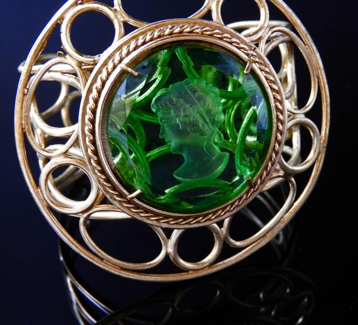 Women's Bronze bracelet with Green Murano Glass insert