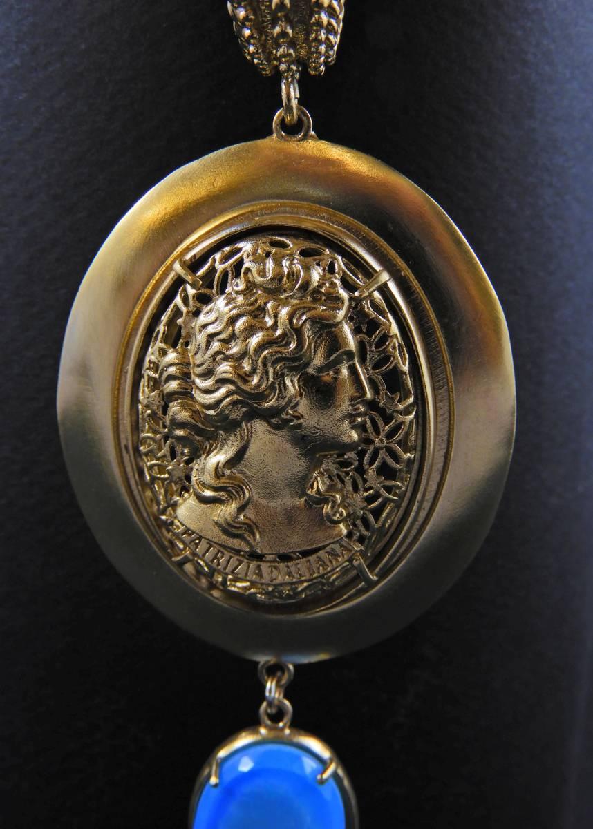 Neoclassical bronze Chain and pendant with an engraved Murano glass by Patrizia Daliana