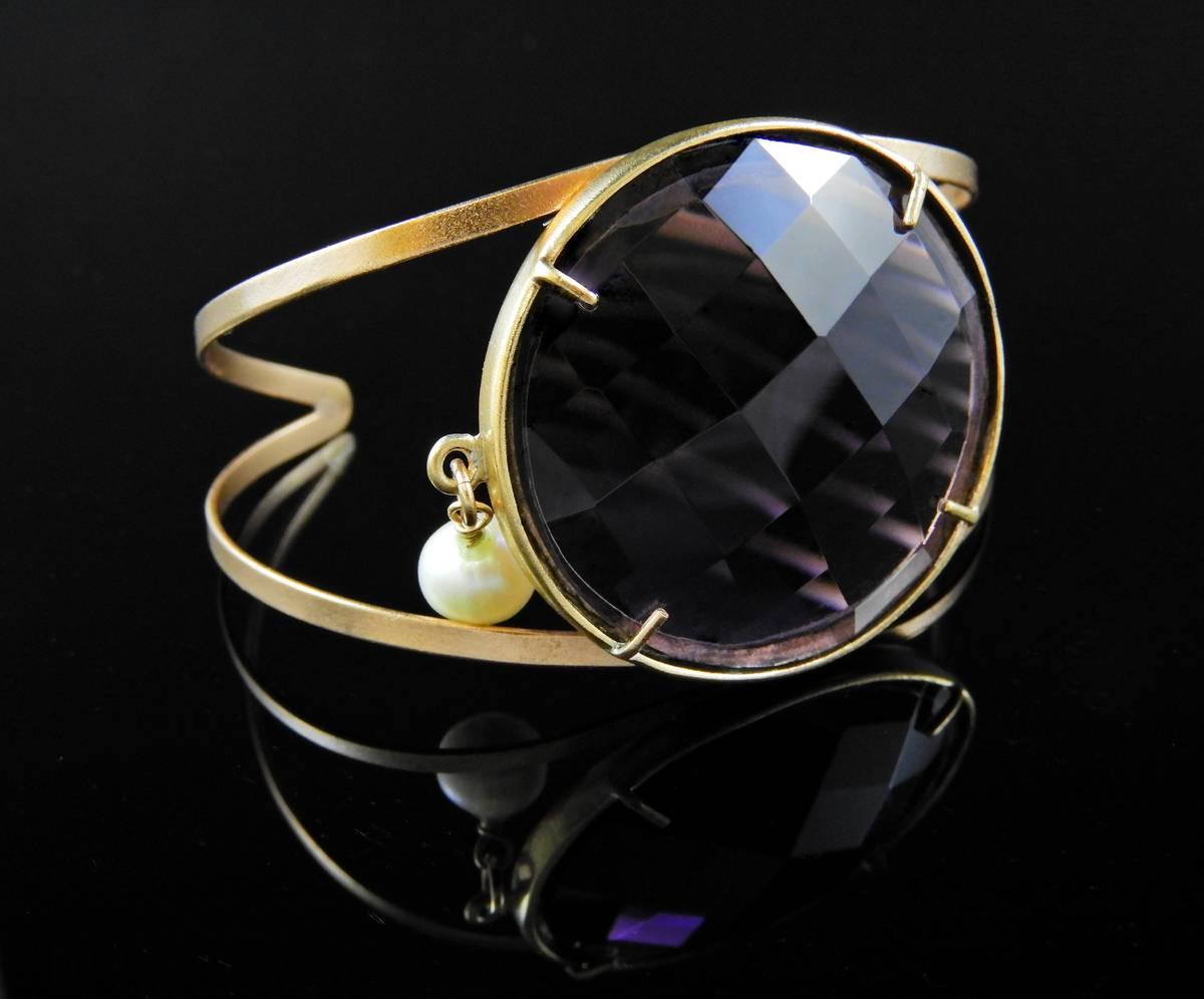 Nice bracelet by Patrizia Daliana, hand made in Florence, Italy. it's in bronze and Murano glass with a fresh water pearl