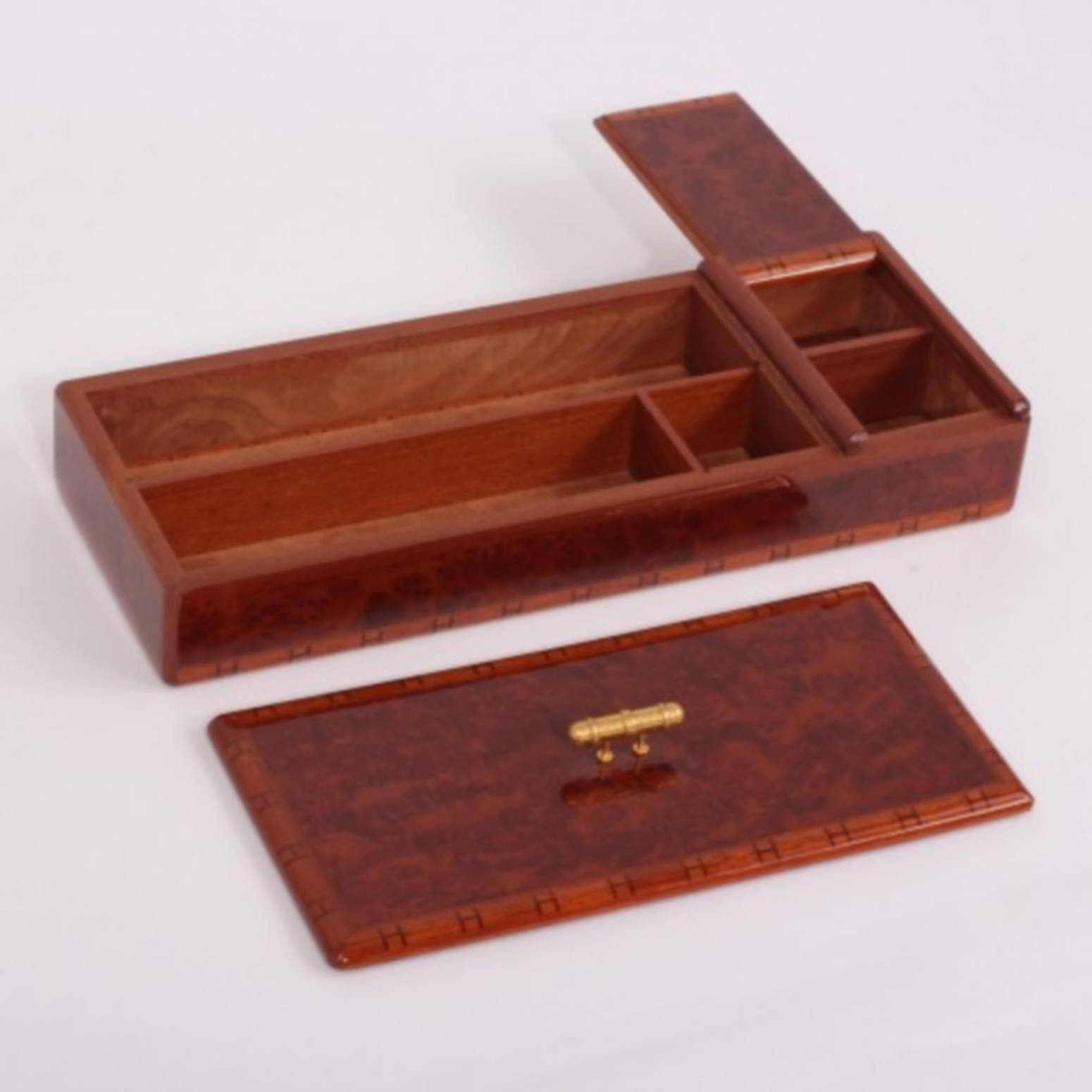 Lovely Hermès Vintage Box
In Burr Elm Box 
Dimensions :  26 x 9.5 x 3.5cm 
interior of the first compartment in sued closed by a cover, 3 separations. Second compartment closed by a sliding plate, two separations. Two lacks very little visible