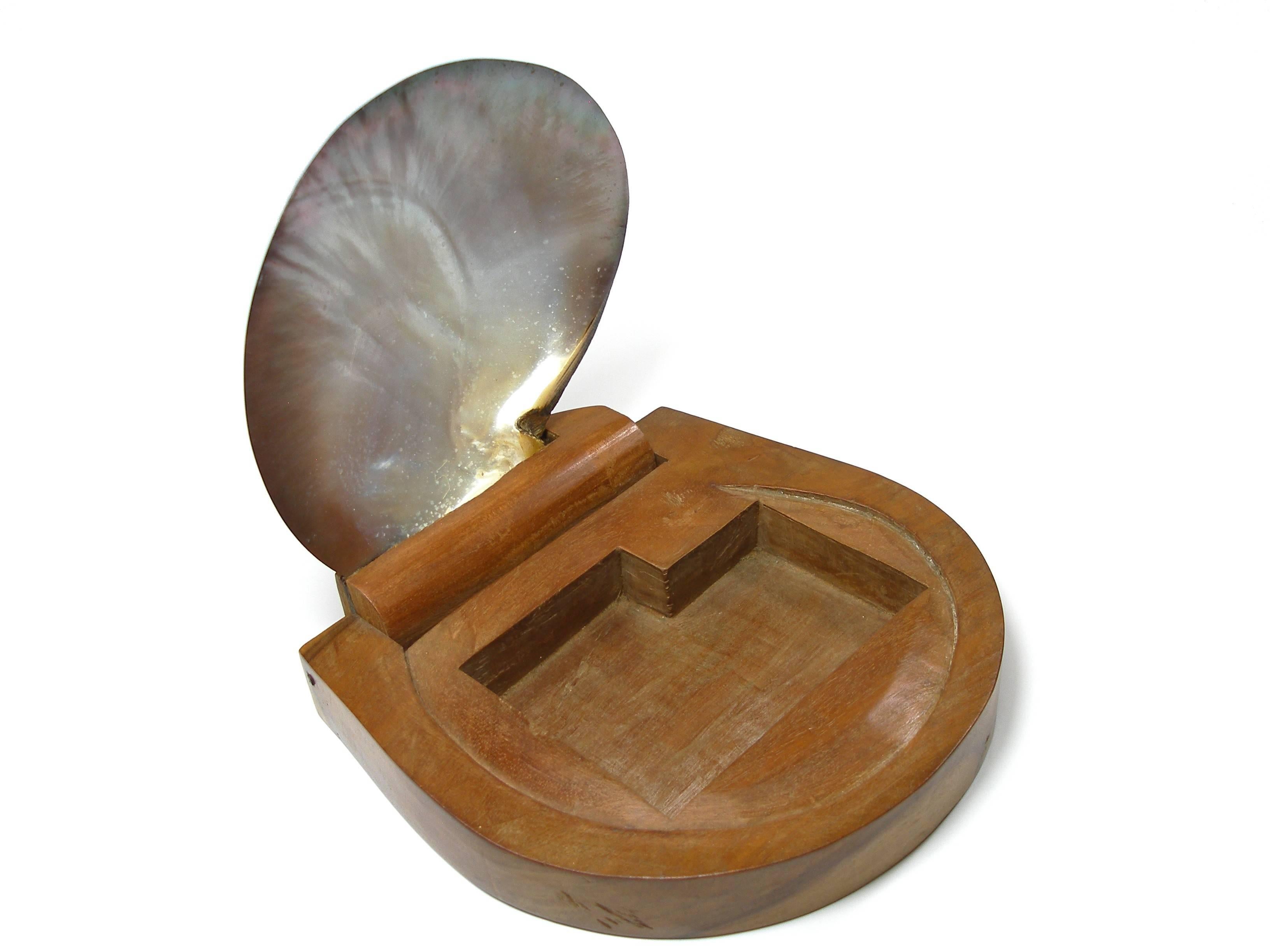 Brown MA-GNI-FIC Wood Box and a Shell Lid Attributed to Alexandre Noll /  NO SIGNED 