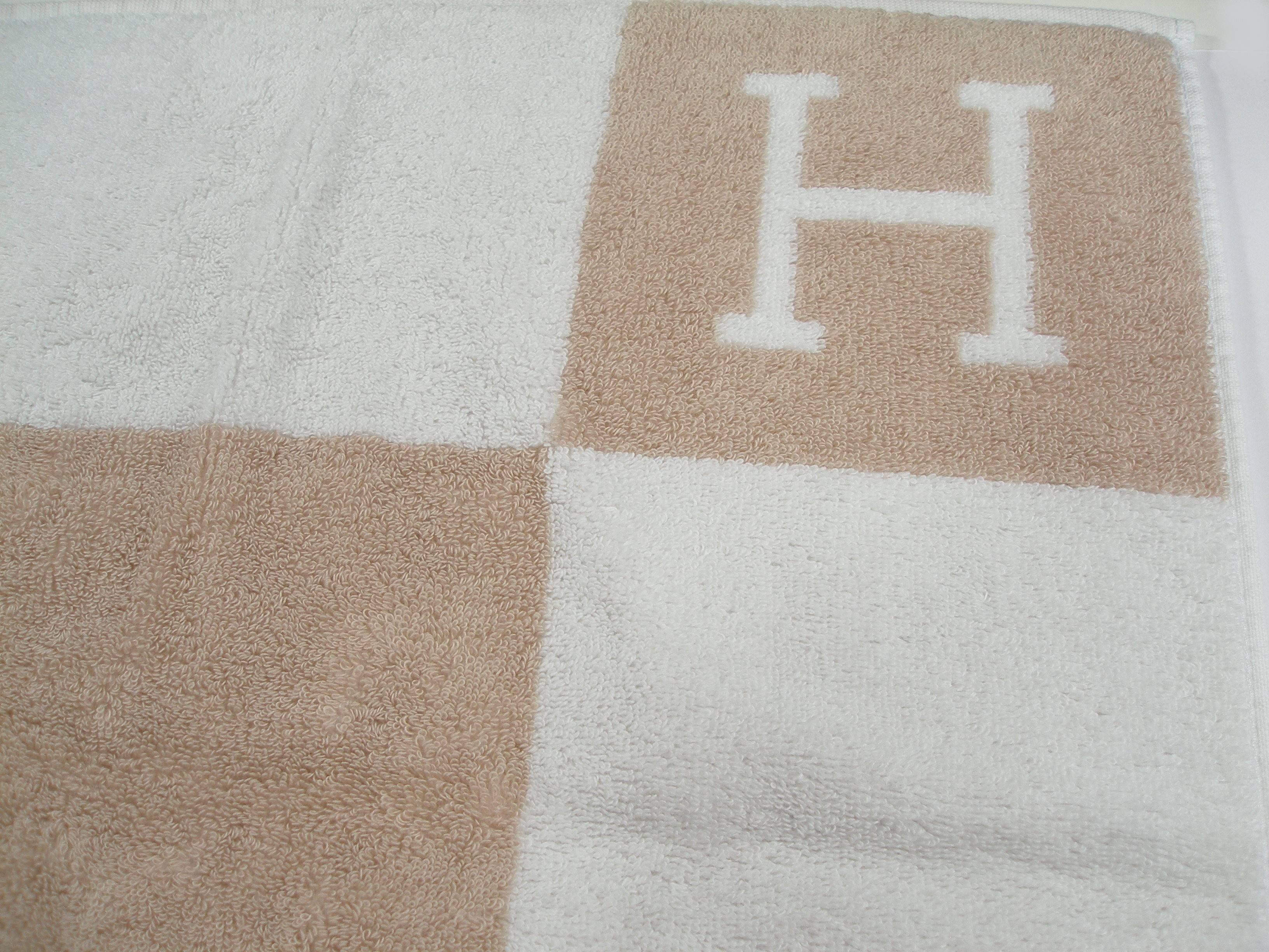 Gray Rare Hermès Avalon Face Towel Créme and Noisette Color 99 cm x 57 / Brand New 