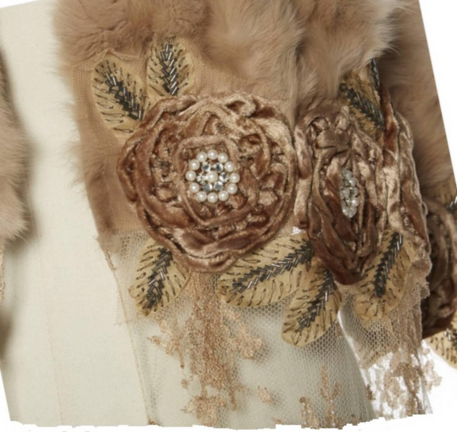 STUNNING Long Scarf Valentino Couture
Limited edition sold out in few days. It could be used as an evening shawl or as gorgeous Bridal shawl with simple dress
Stole in rabbit fur beige and embroidered flowers tones on tone, beads and rhinestones,
