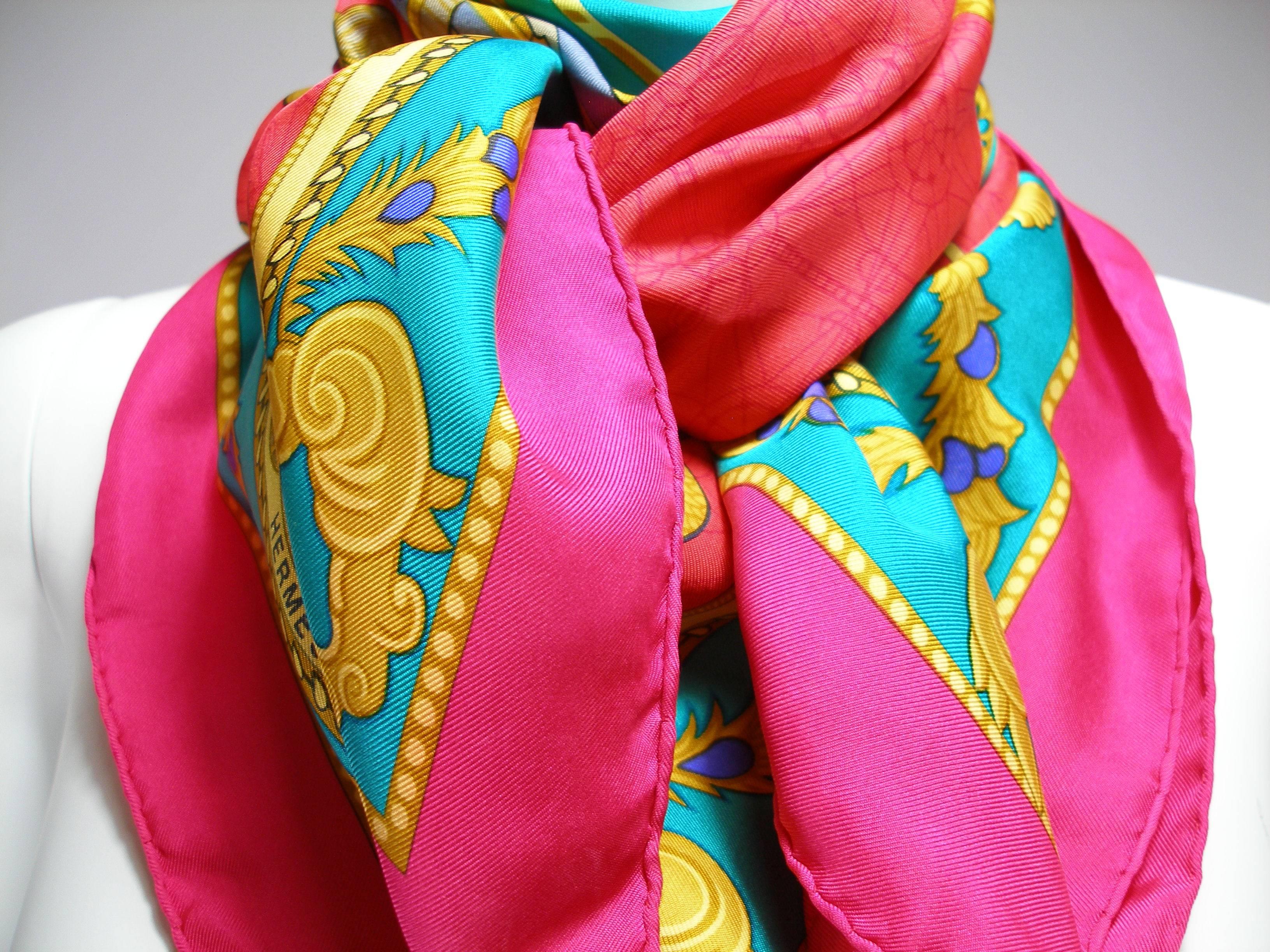 Hermès Vintage scarf Les Bissones by Annie Faivre
Pink main color
Size 90 x 90 cm or 35.43 x 35 .43