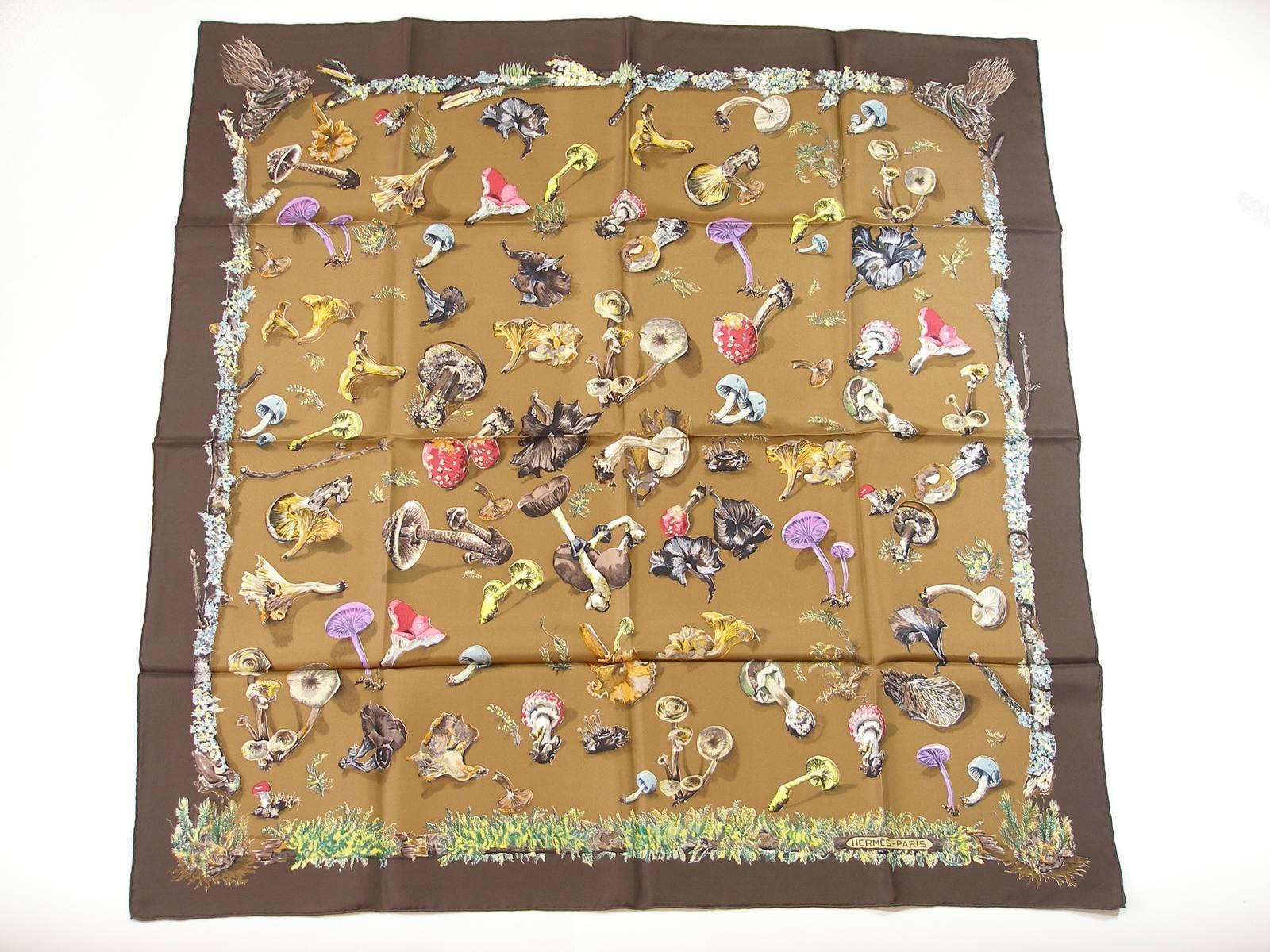 Ultra Collector / Rare
Hermès Les Champignons Vintage Scarf 
Brown / Crème color 
By GAVARNI & PERRIERE 
Year of creation : 1959 
Size : 90 x 90 cm 
Never worn but with a tiny stain on the back  
Please note for this purchase :
Small stain on the