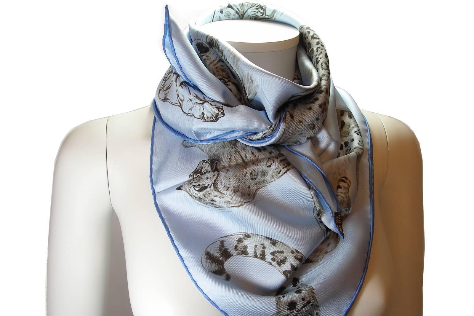 Victim of its success, this scarf can't be find at the Hermès boutique
Gorgeous Hermès scarf 
Dans L'atelier de Robert Dallet 
Blue and crème color 
Like New
- copyright
- signed
- gorgeous rich colors with great color saturation
- fabulously soft