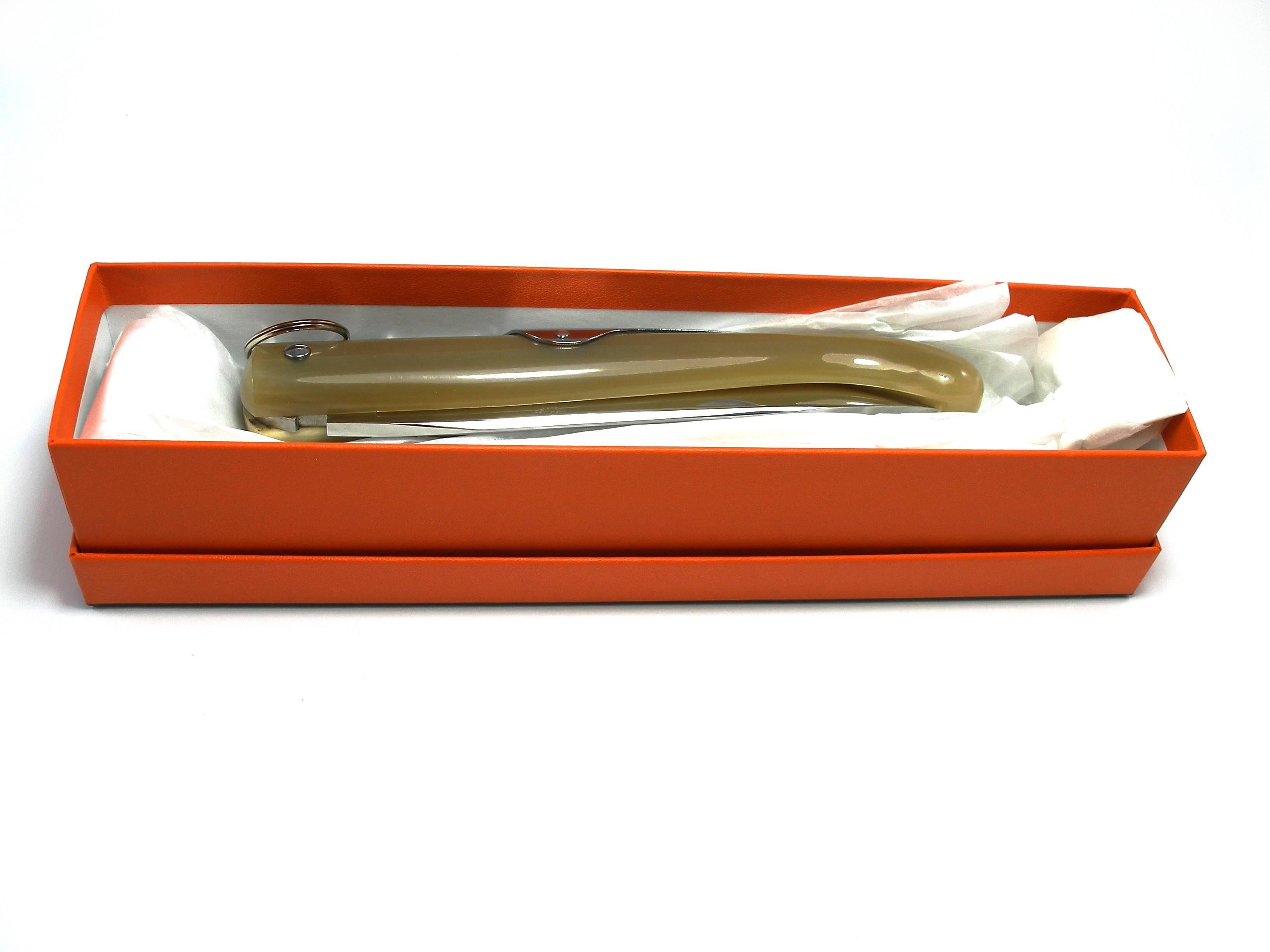 Couteau pliant en corne de buffle Hermès fabriqué par Jacques Mongin, grande taille (19 cm) Excellent état à VERGT, FR