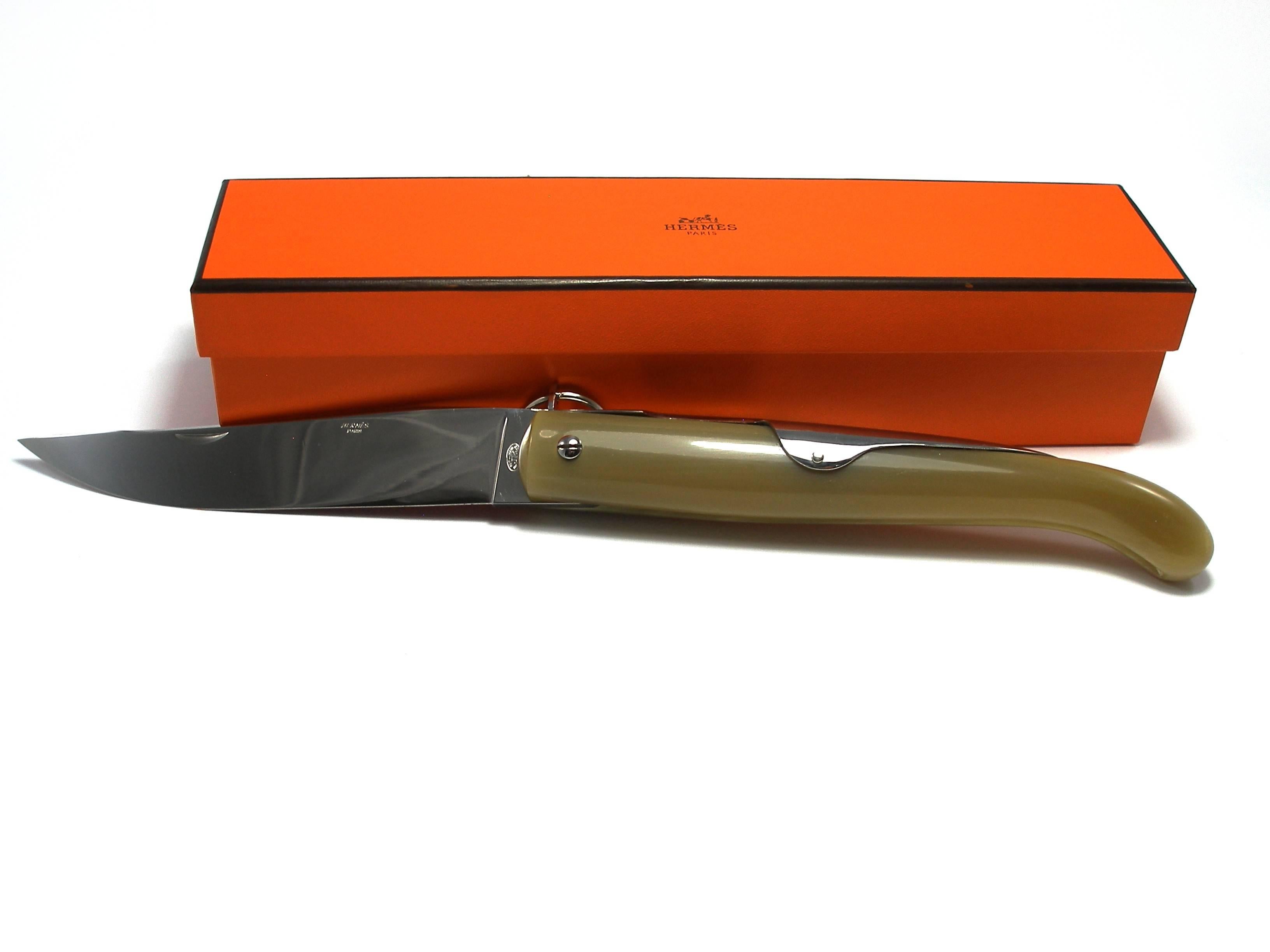 Couteau pliant en corne de buffle Hermès fabriqué par Jacques Mongin, grande taille (19 cm) 2