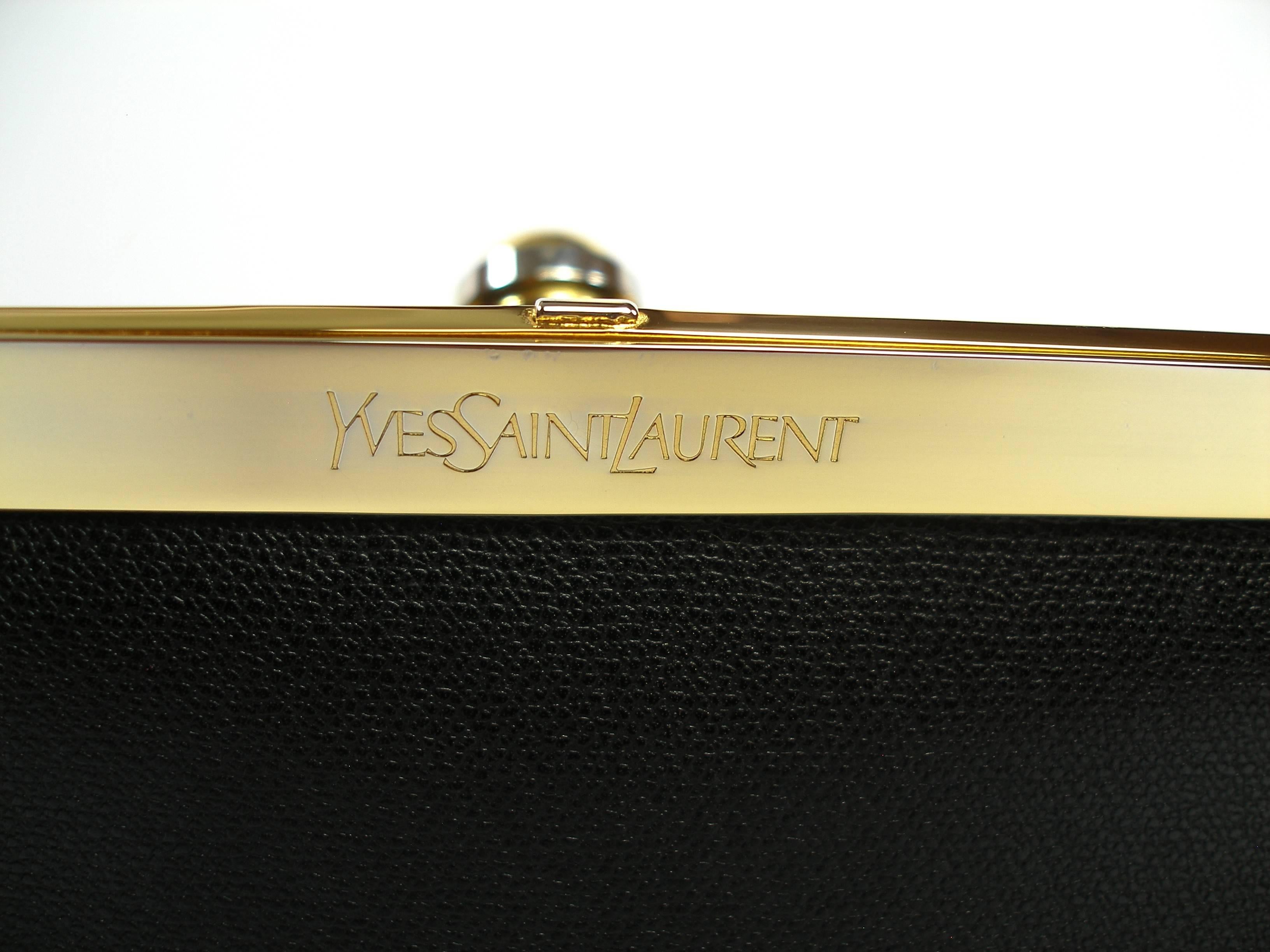 Wonderfull YSL Clutch 
Black leather and GHW
Custom LINING YSL
Dimensions : 31 x 16 x 7 cm 
Its comes Authenticity Card YSL
Sorry no box 