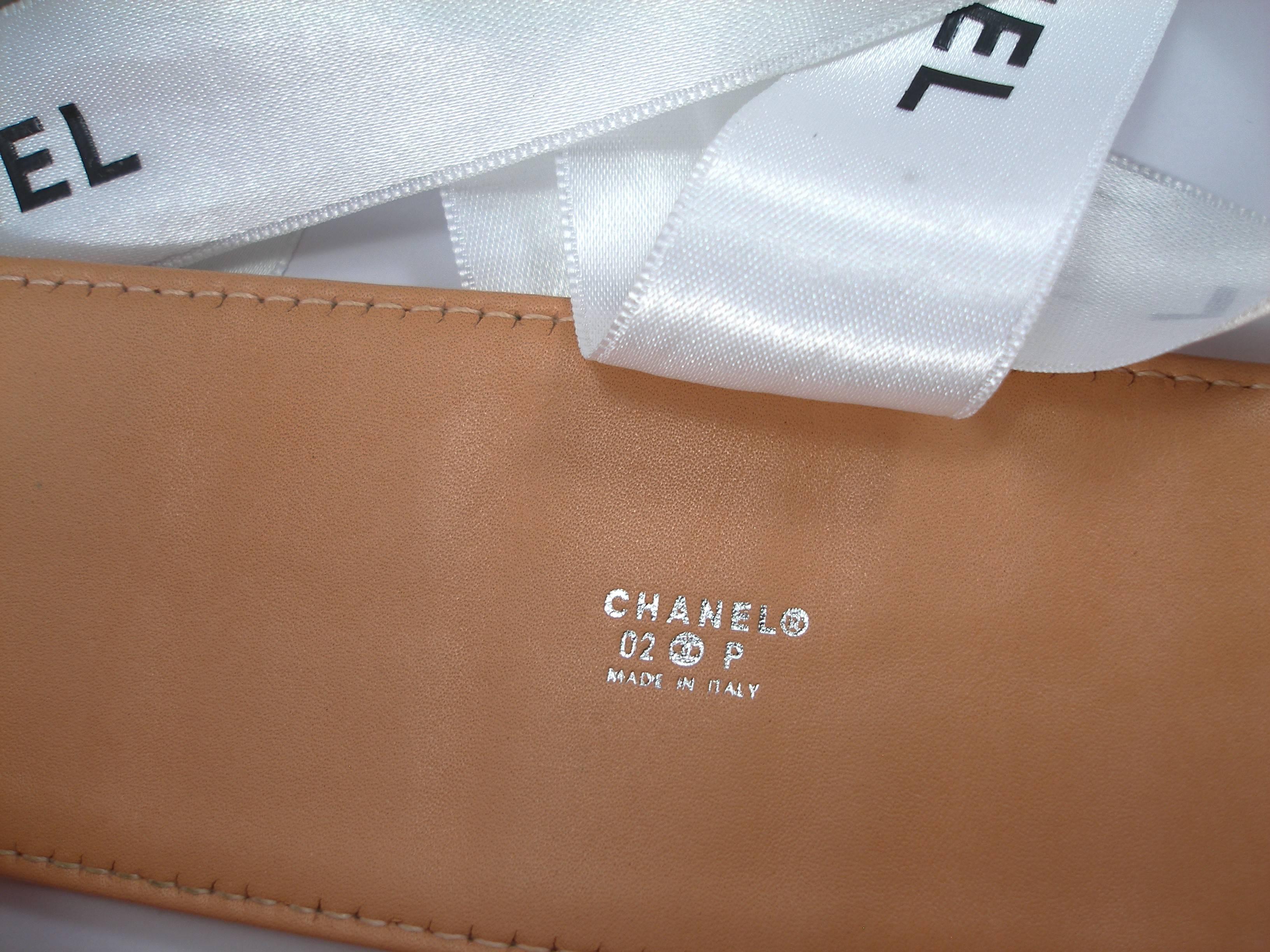 RARE vintage Chanel leather & CC enamel cuff  In Good Condition In VERGT, FR